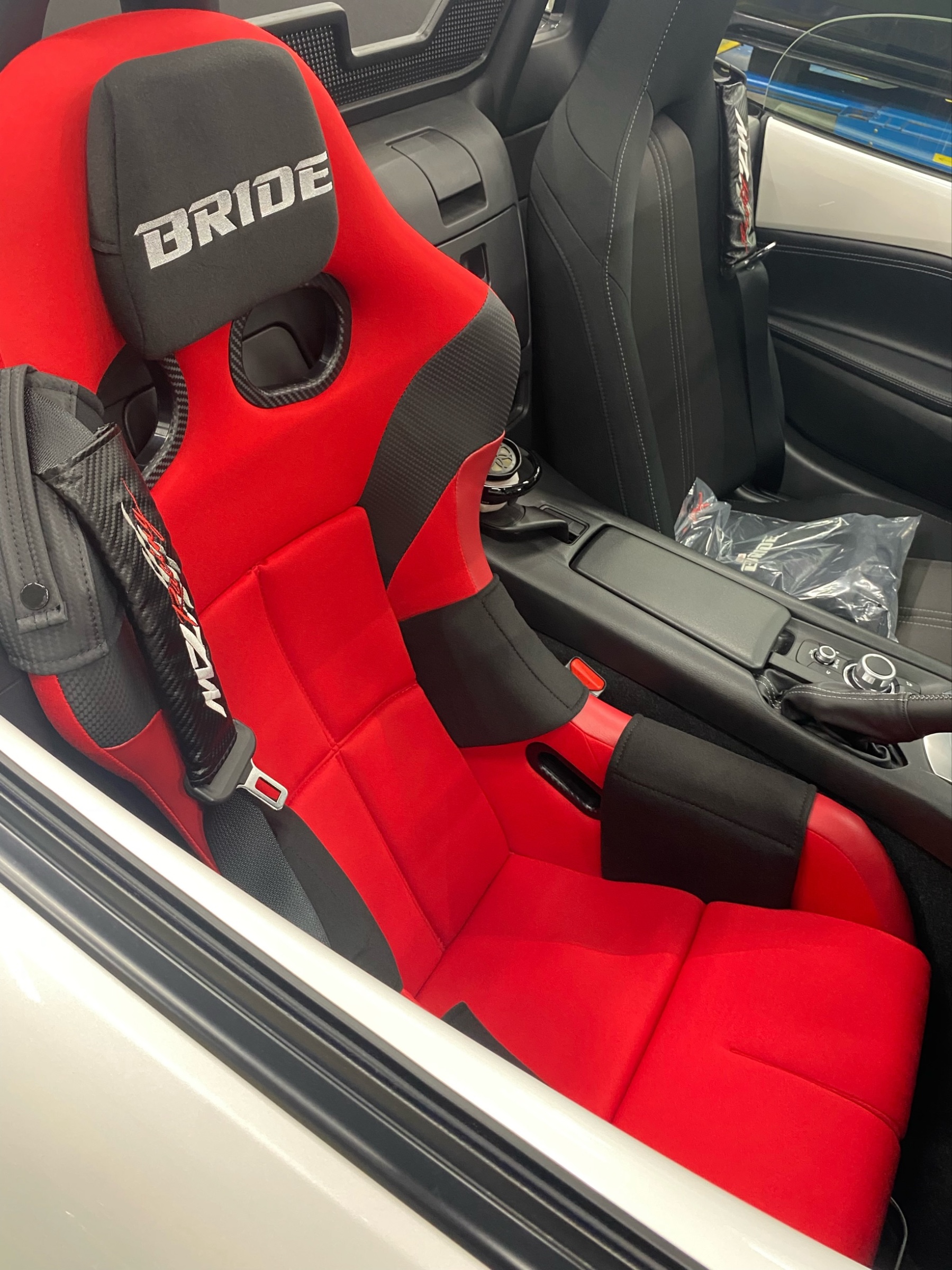 フルバケ】BRIDE ZETA4 REDを取り付け‼︎ | マツダ ユーノス