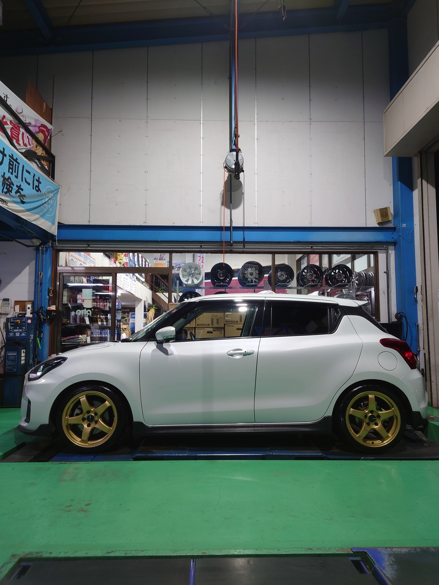 スイフトスポーツZC33 ホィール交換 | 技術・サービス スイフトスポーツZC33 ホィール交換 | 技術・サービス