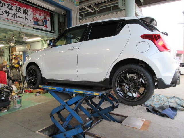 ZC33SスイフトスポーツにハイパーマックスS＆CE28Nプラス