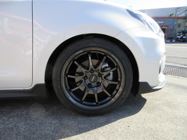 ZC33SスイフトスポーツにハイパーマックスS＆CE28Nプラス
