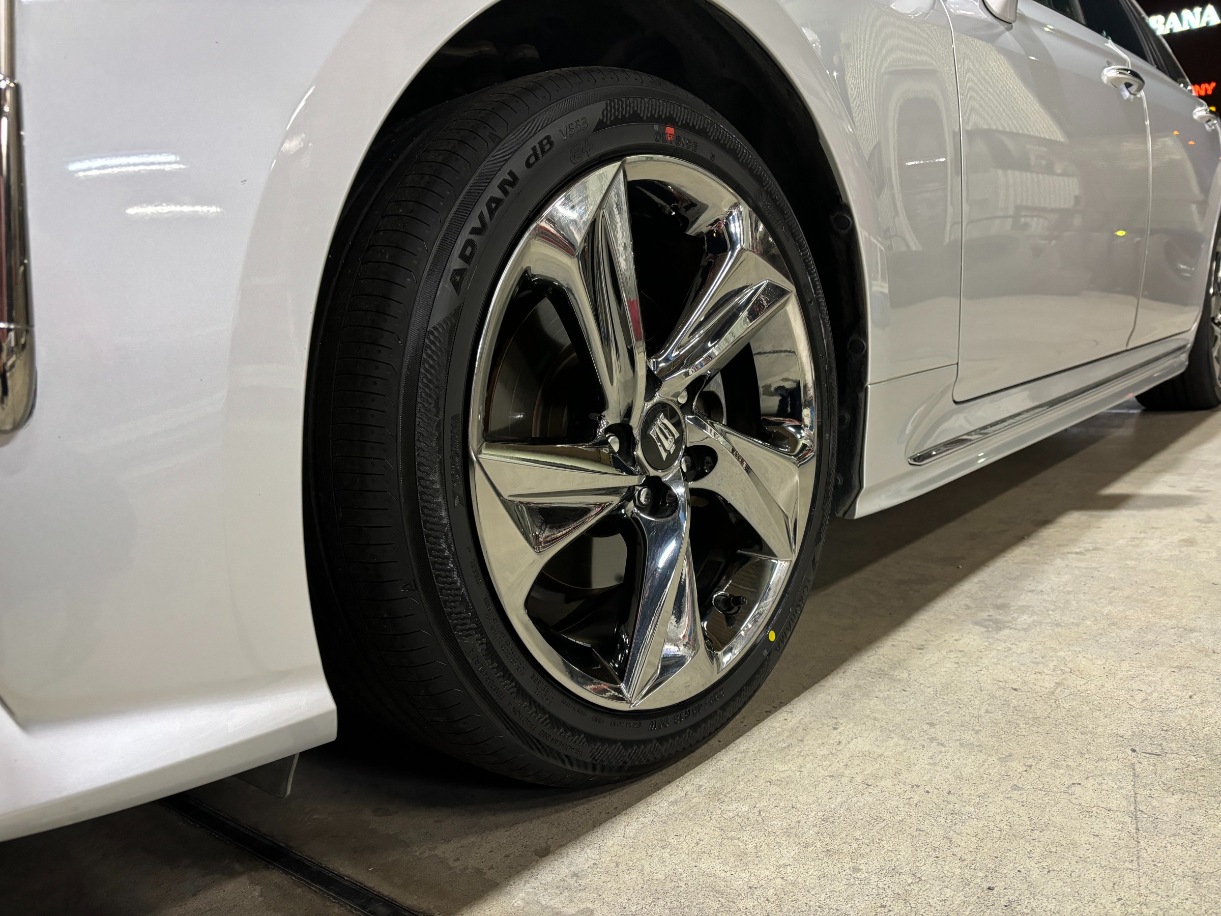 トヨタ クラウンにヨコハマタイヤ ADVAN dB V553を装着 [タイヤ交換