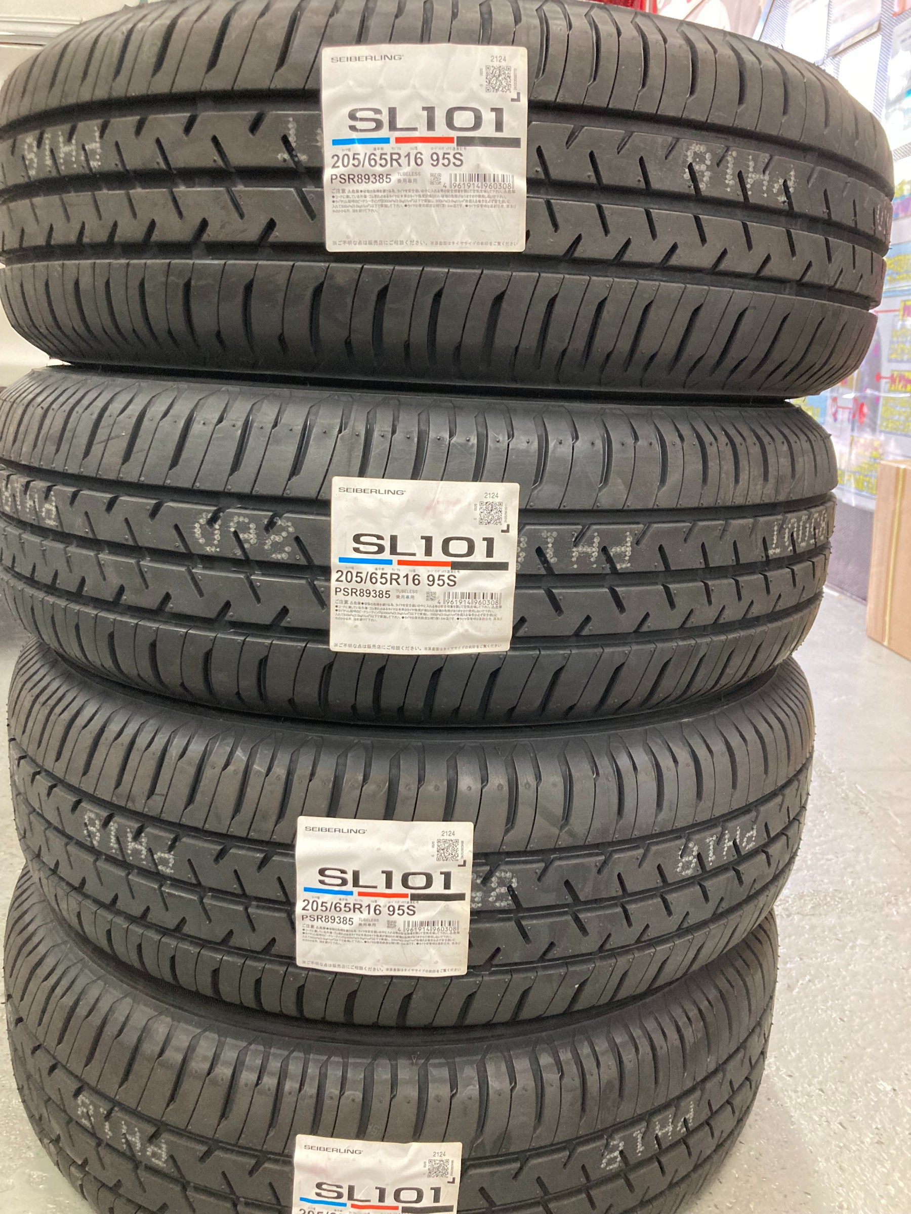 20アルファード タイヤ交換 & ハイエース タイヤホイールSET