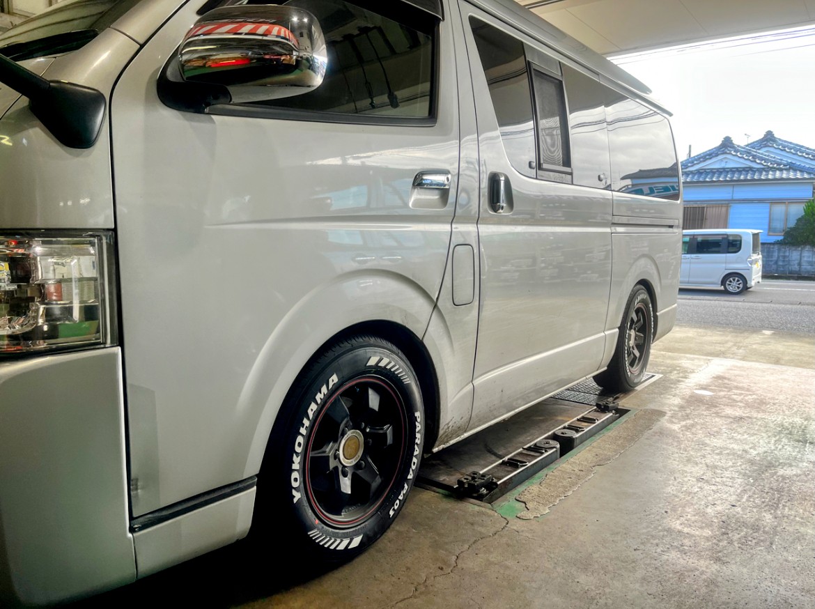 ☆トヨタ ハイエース タイヤ交換☆ | トヨタ ハイエース タイヤ