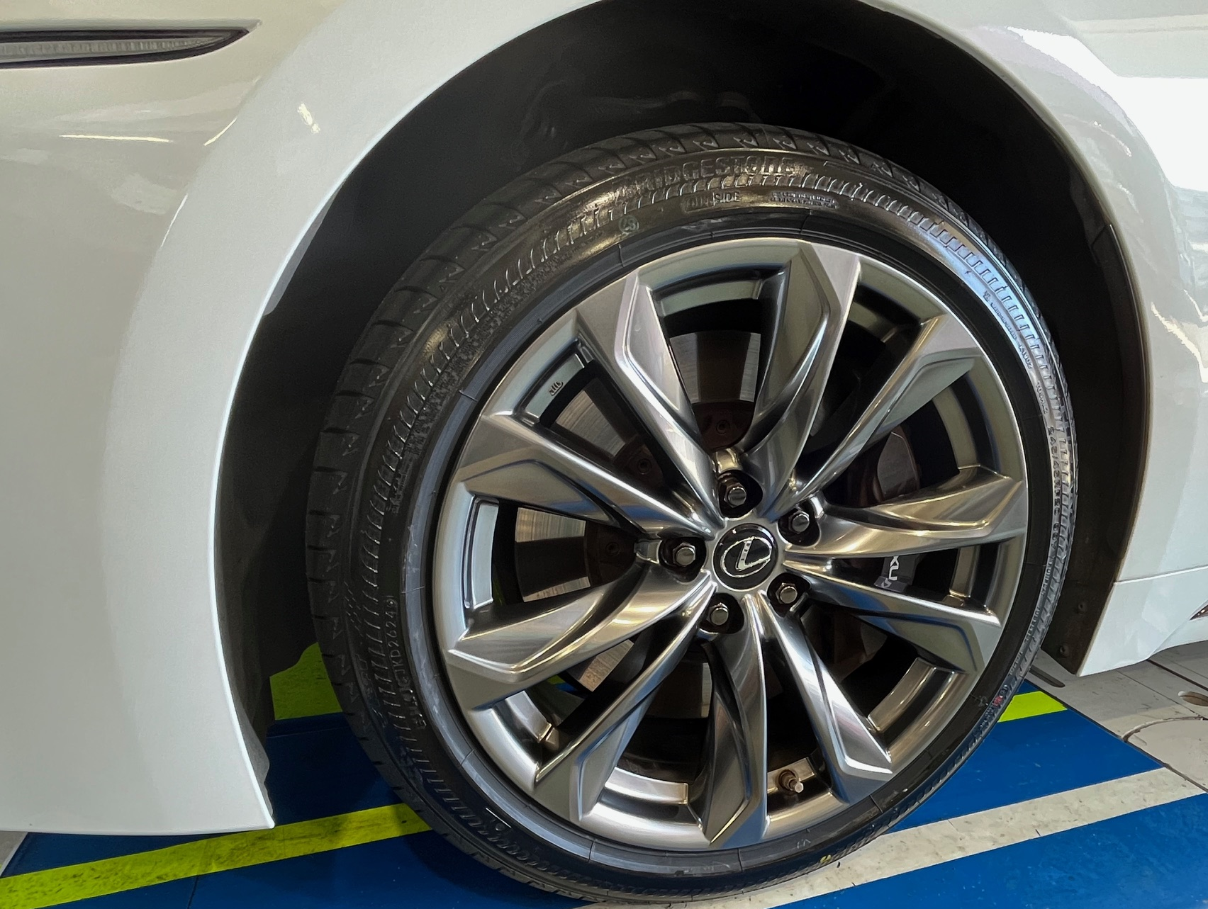 レクサス　LS スタッドレス　ランフラットタイヤ　ホイール付き レクサスLS500 スタッドレスタイヤ取付 245/45R20 ランフラット | 店舗