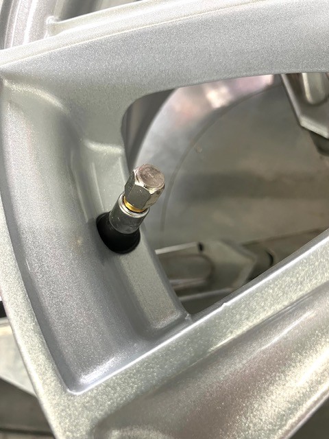 トヨタ＆レクサスの空気圧センサー付き車の、ホイール交換に朗報