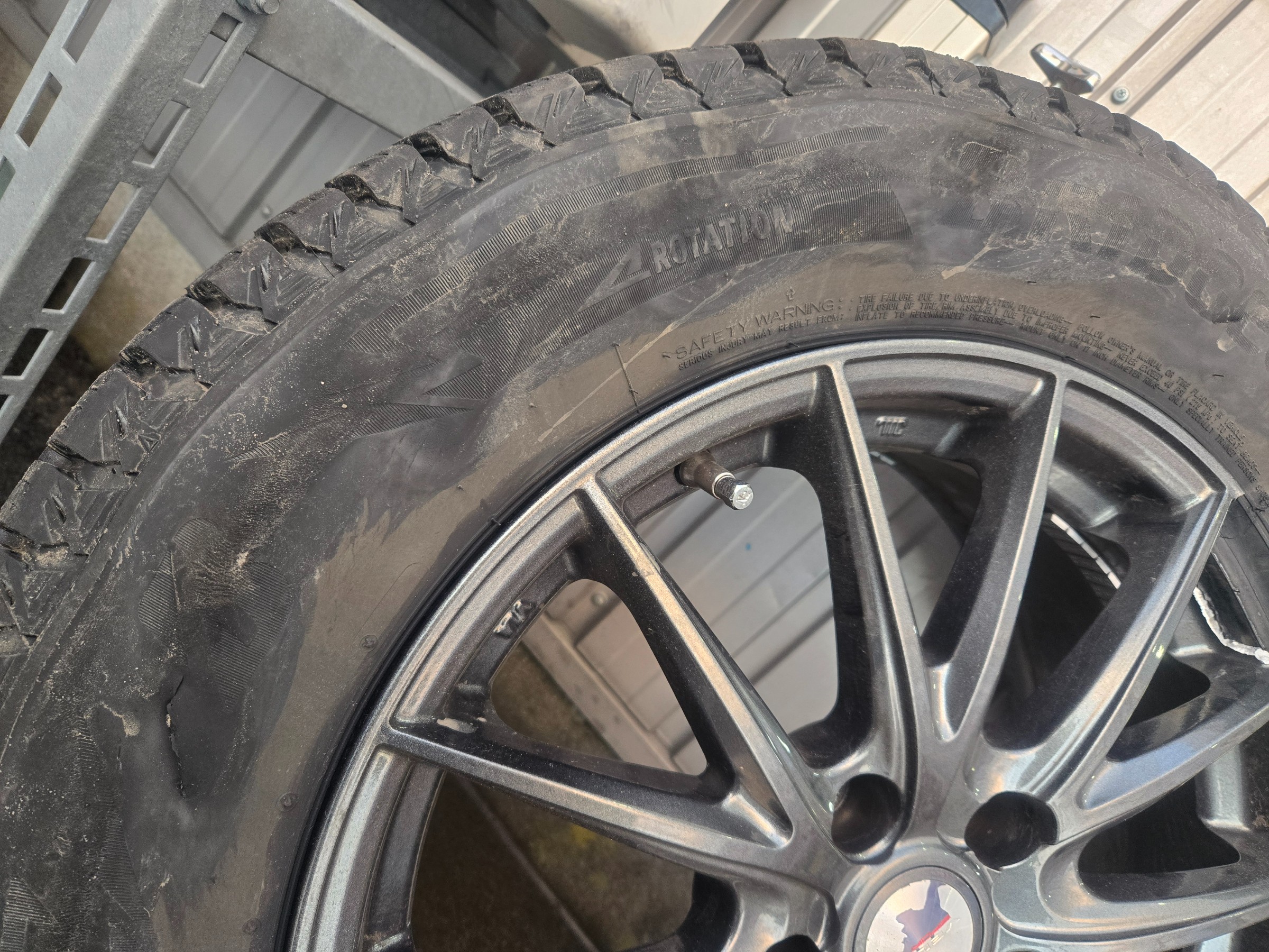 ホイール割れ事例。。その① | トヨタ RAV4 ホイール タイヤ