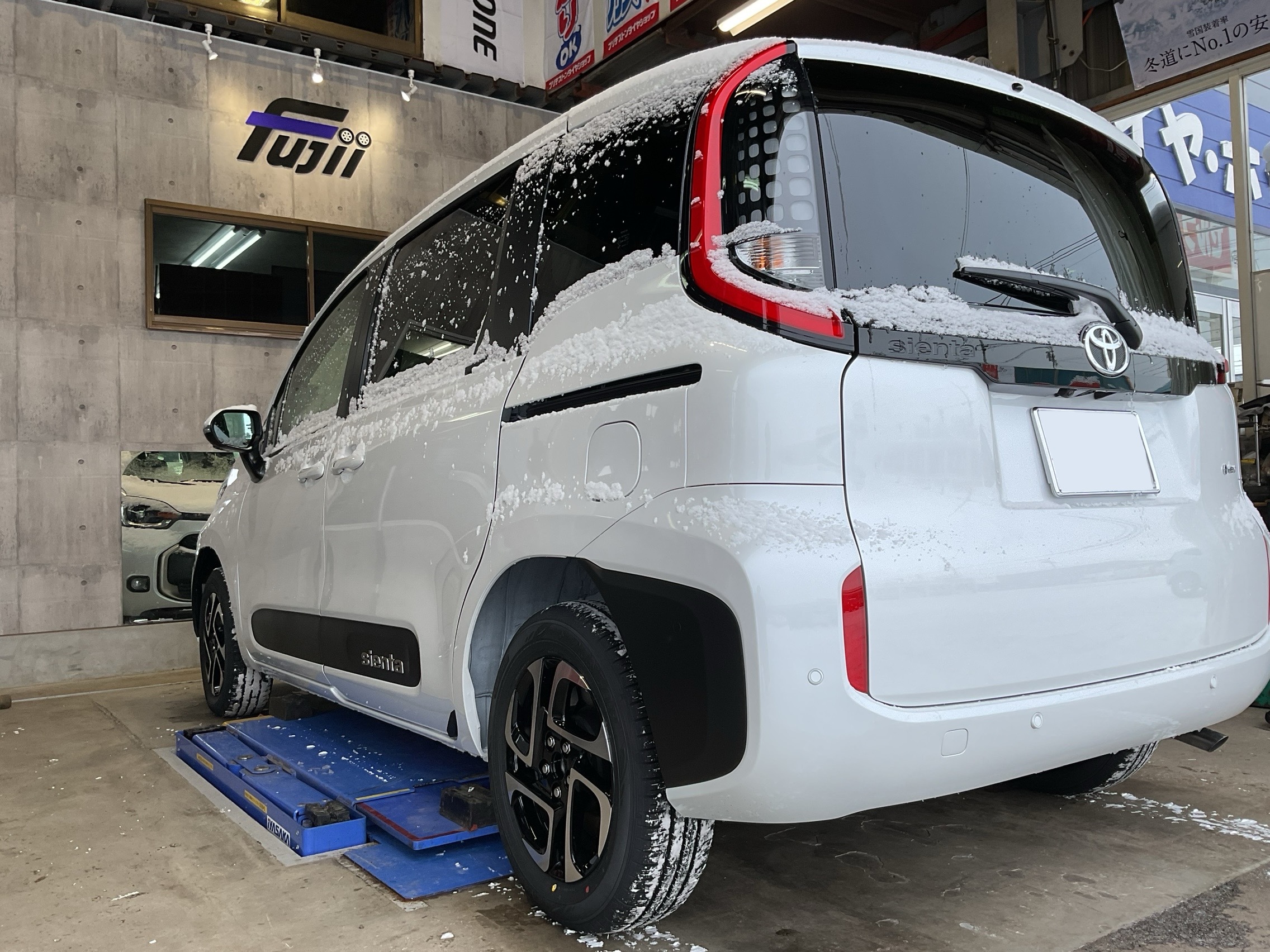 新型　シエンタ　ホイール　2 トヨタ新型シエンタのタイヤ交換 | トヨタ シエンタ タイヤ