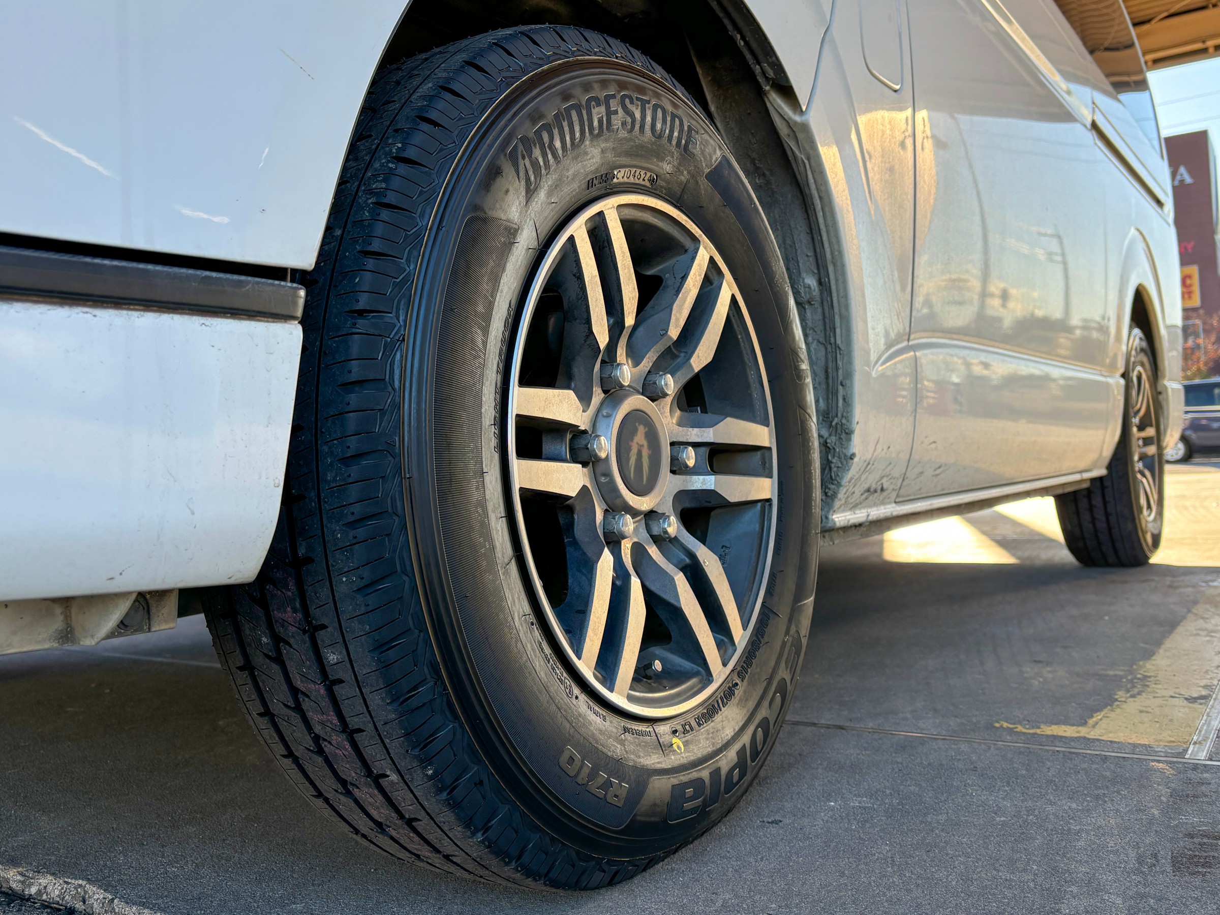 トヨタハイエース純正ホイールタイヤ付き。ブリヂストン。エコピア