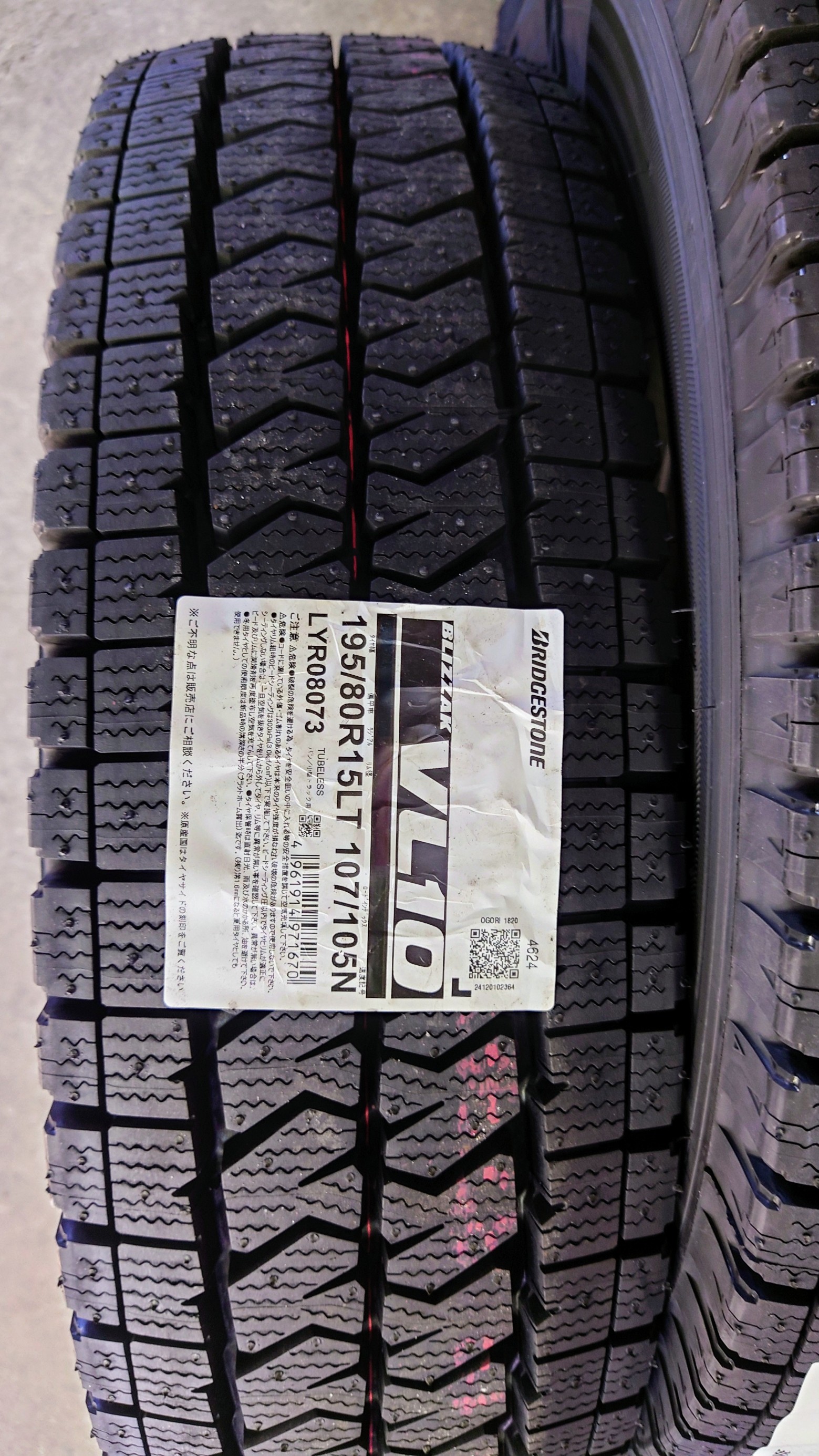 ハイエース スタッドレスタイヤ装着 | トヨタ ハイエース タイヤ