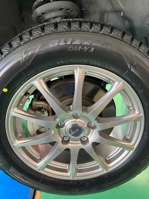 この冬のトレンド第二位！フォレスターにブリザックDM-V3 | スバル