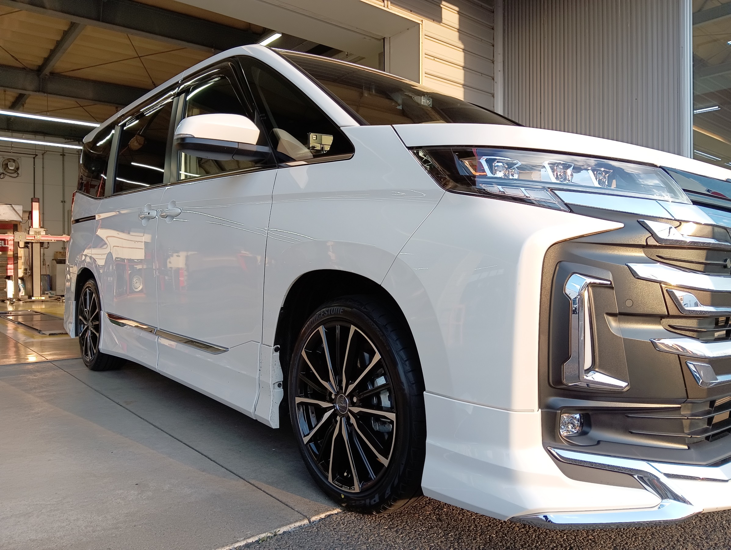 90ノア✖ﾌﾟﾚｲｽﾞ PX-RVⅡ✖ｳﾞｧﾙｷﾘｰ | トヨタ ノア タイヤ タイヤ