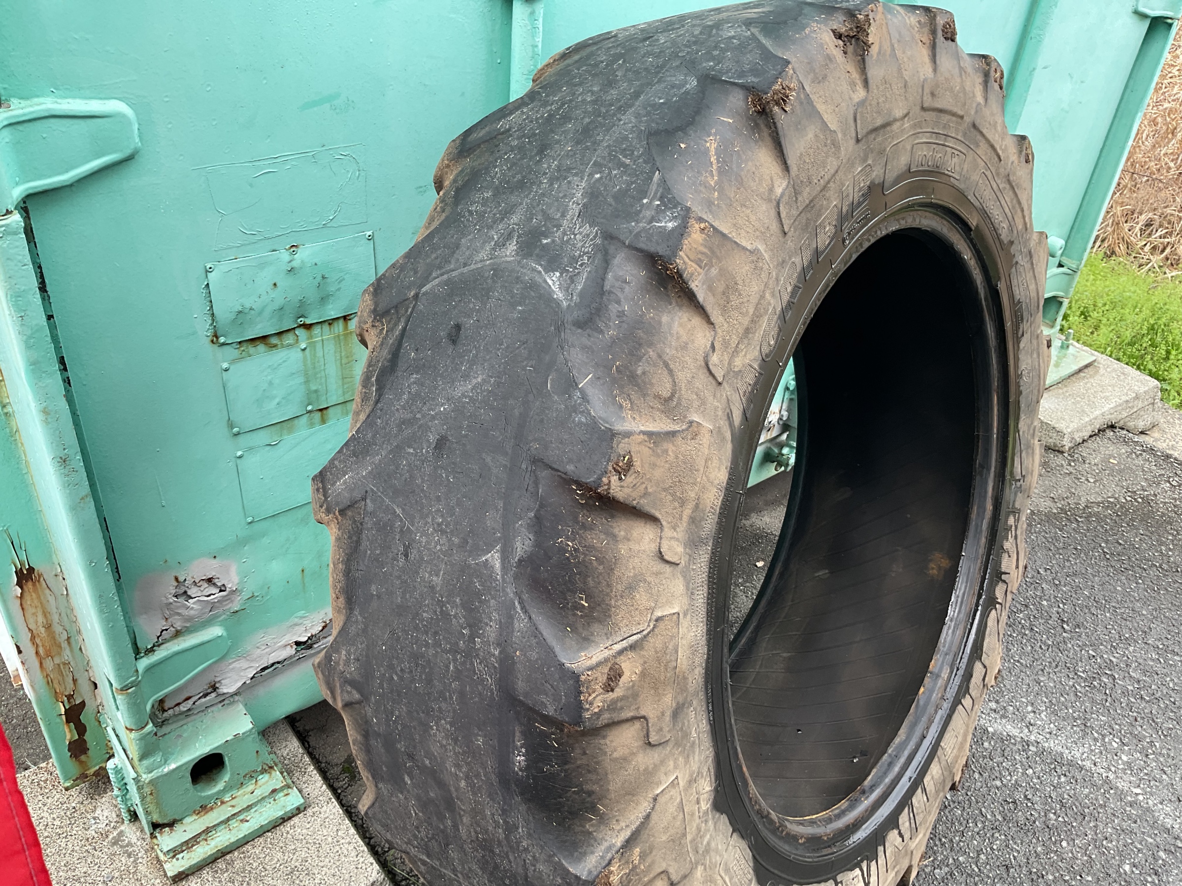 交換するタイヤ