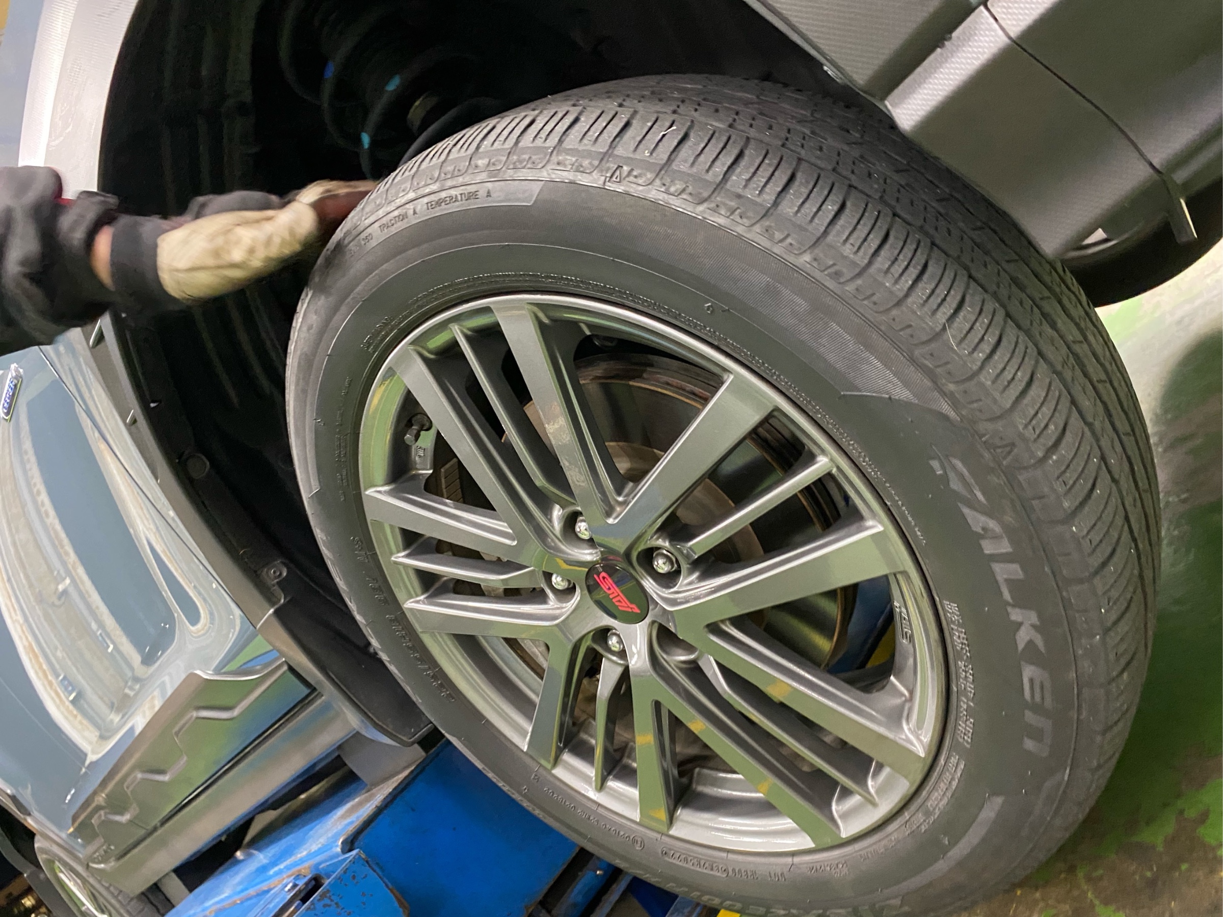 【極上品】スバル クロストレック 純正 ホイールタイヤ 2023年 スタッドレス ほぼ新品】スバル クロストレック 純正ホイールタイヤ 2023年