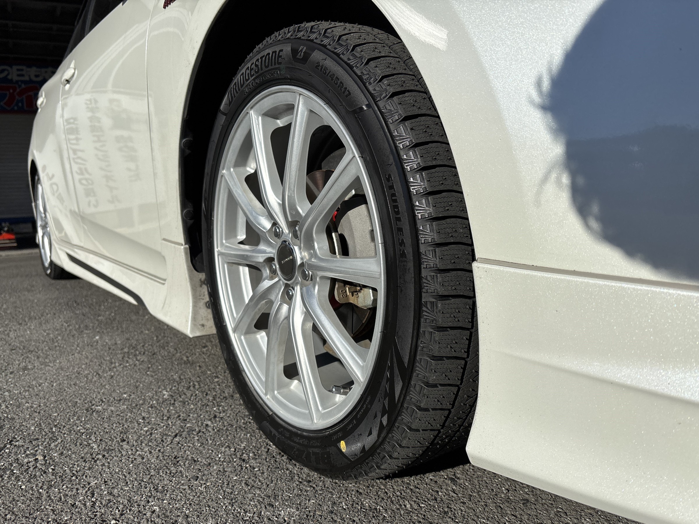 トヨタ プリウスにBRIDGESTONE BLIZZAK VRX3を装着[タイヤ交換