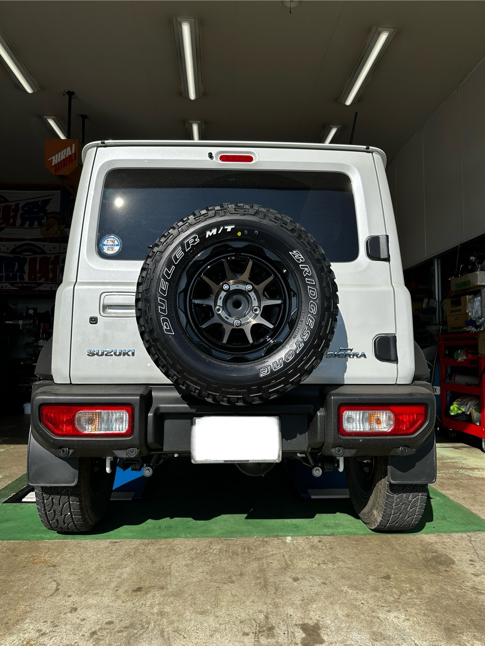 現行JB74ジムニーシェラのスペアタイヤ交換 | スズキ ジムニー