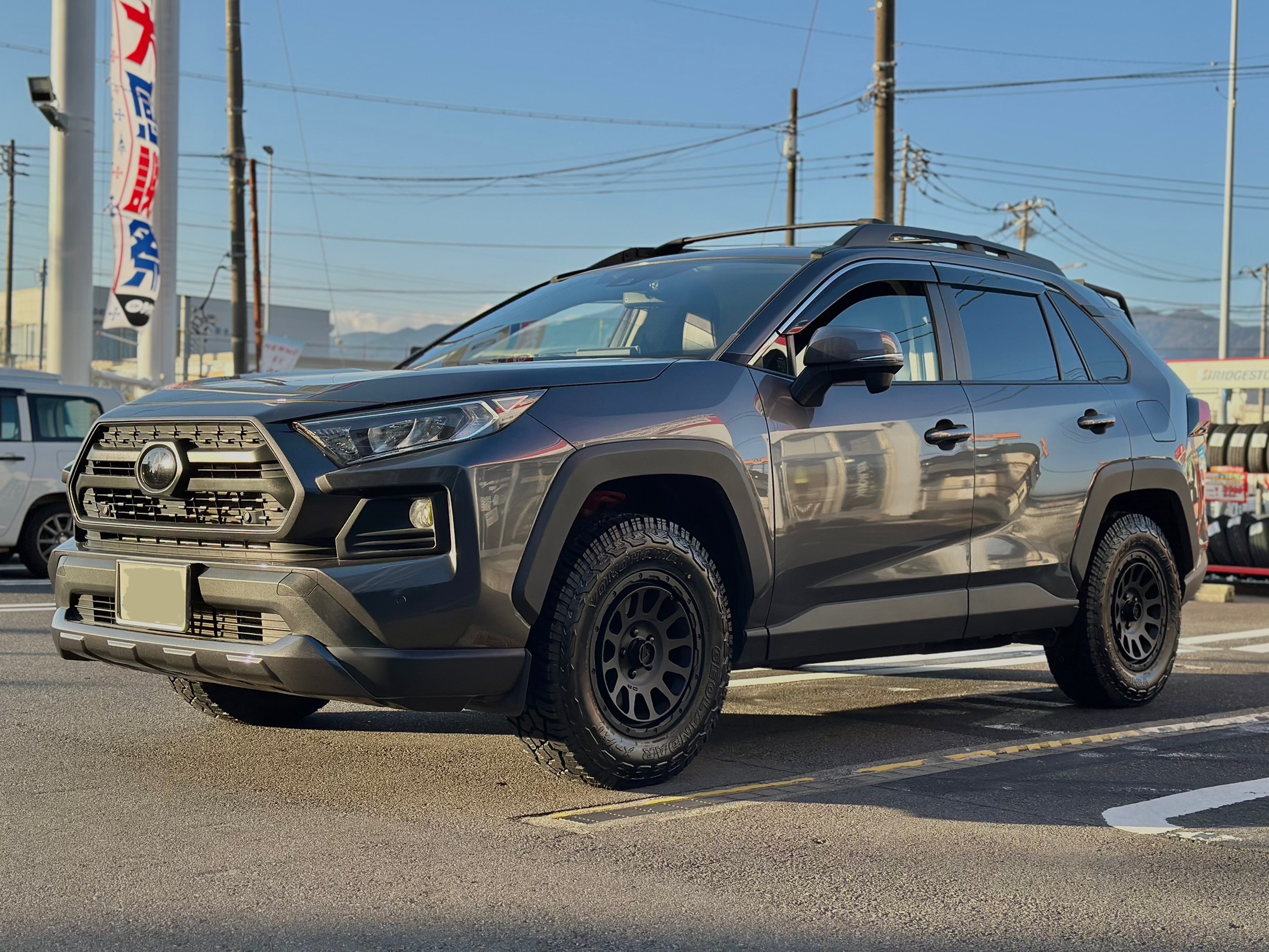 RAV4に16インチのデルタフォース装着☆ブロックタイヤにも注目