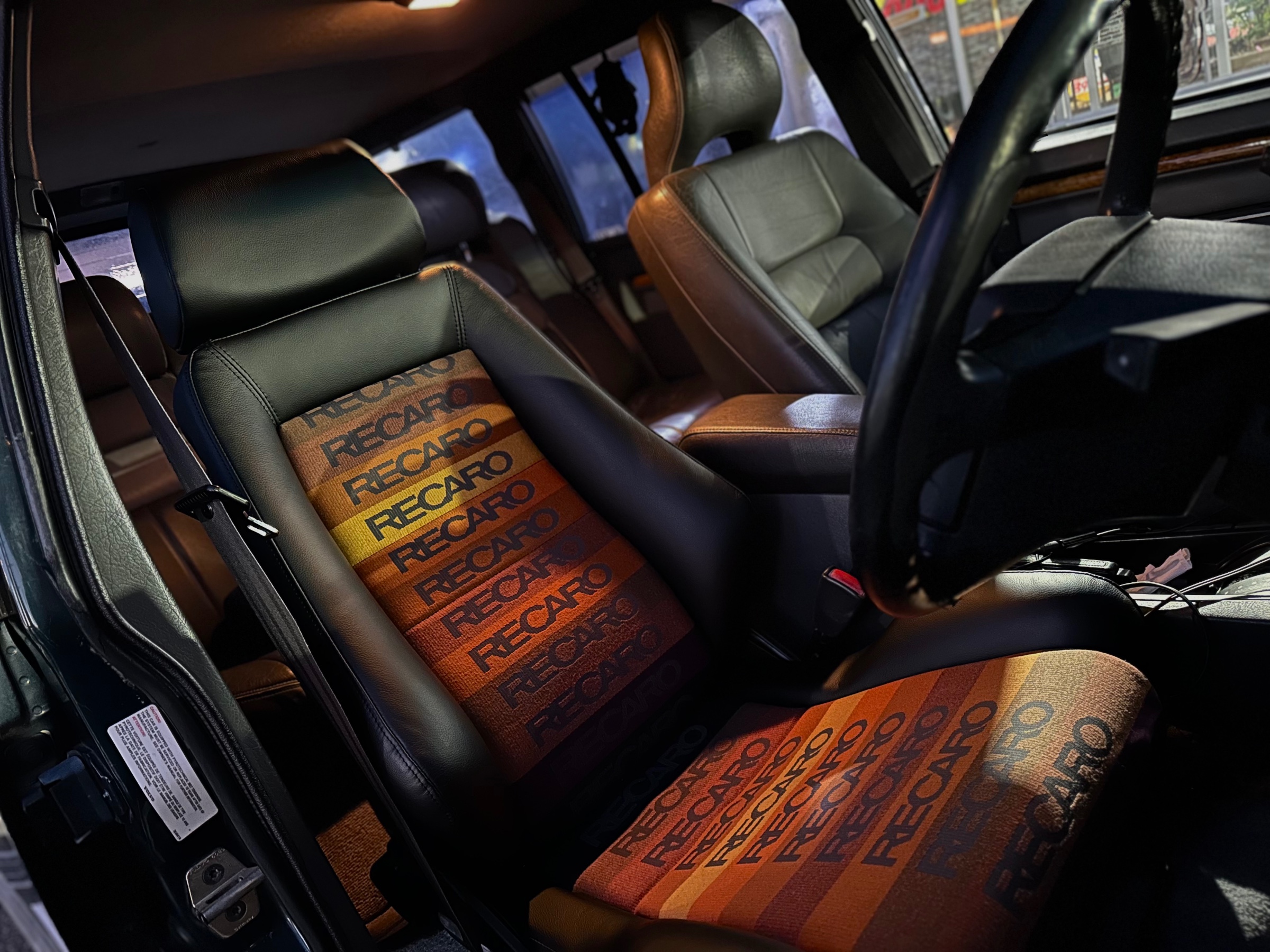 RECARO CLASSIC LX】クラシックボルボにクラシックなシートを