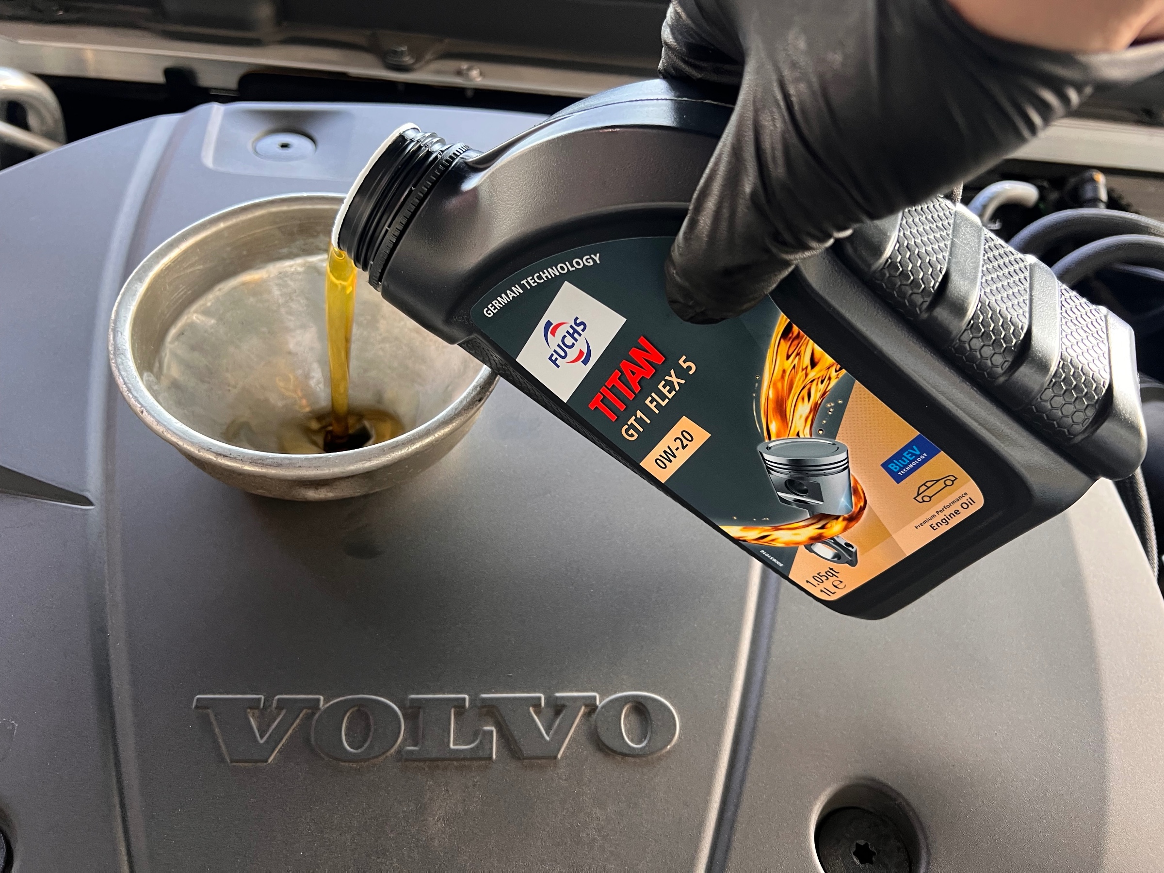 オイル交換レビュー】FUCHS TITAN GT1 FLEX 5でボルボV60のフィー