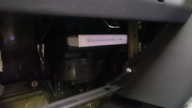 軽トラックだってエアコンフィルター交換で車内スッキリ！！ | ダイハツ ハイゼット メンテナンス商品 バッテリー・その他メンテナンス関連 >  エアコンフィルター交換 | 彰の営業日誌 | ミスタータイヤマン 広尾 | 北海道のタイヤ、カー用品ショップ ブリヂストンのタイヤ ...