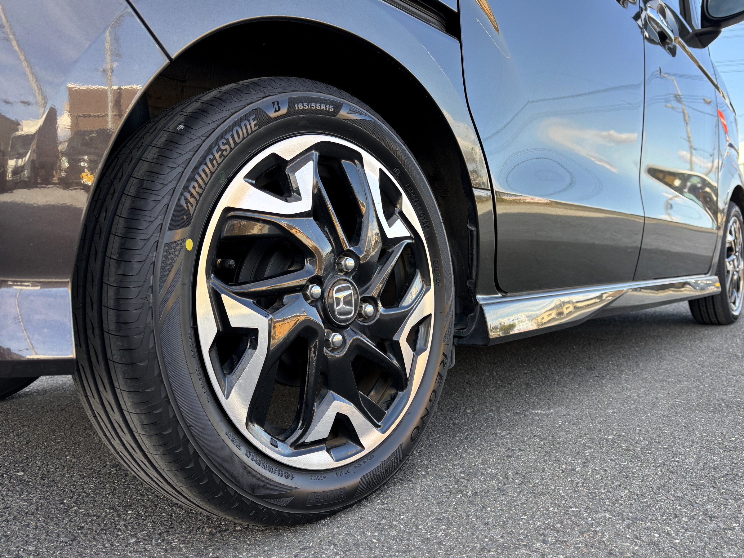 ホンダ N-BOXカスタムにブリヂストン REGNO GR-XⅢを装着[タイヤ交換