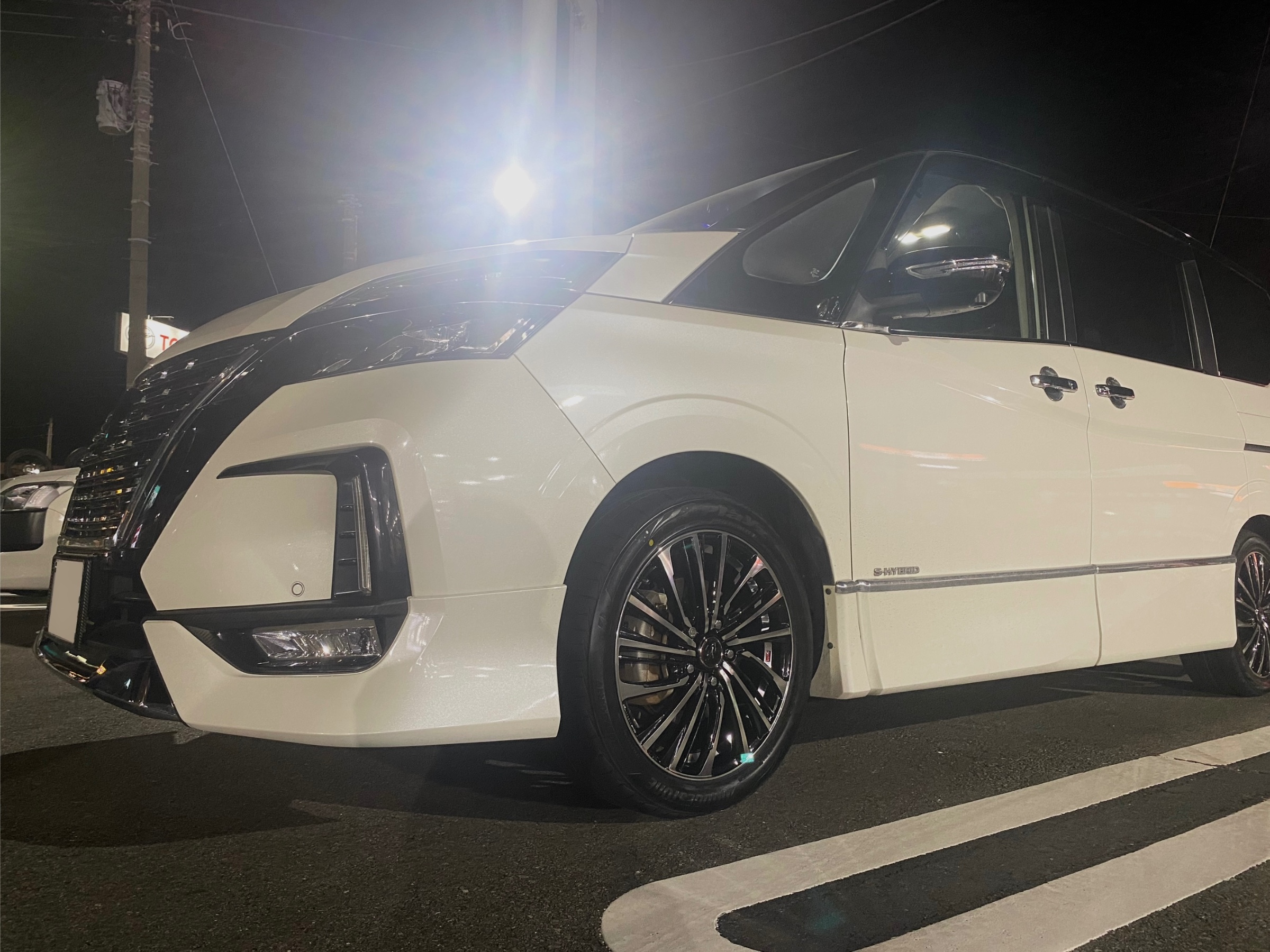 人気ホイールレオニスのFS!!セレナに装着♪ | 日産 セレナ 人気ホイールレオニスのFS!!セレナに装着♪ | 日産 セレナ