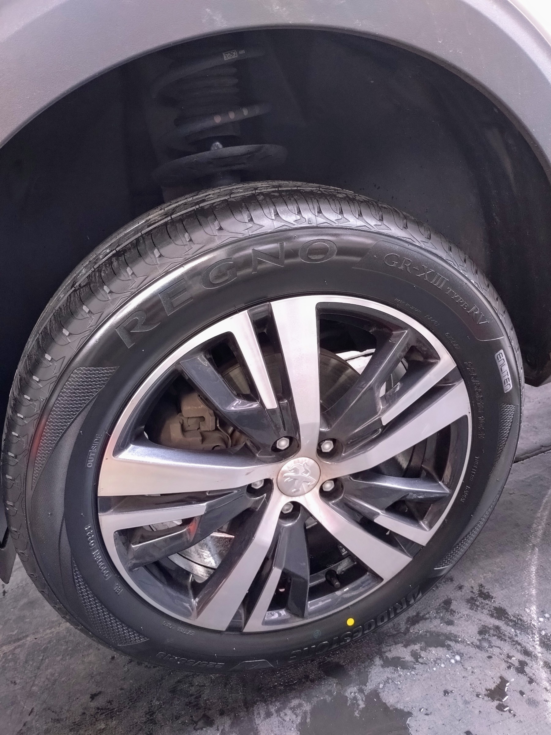 プジョー5008 レグノGRXⅢ TYPERV 装着です！ | プジョー タイヤ