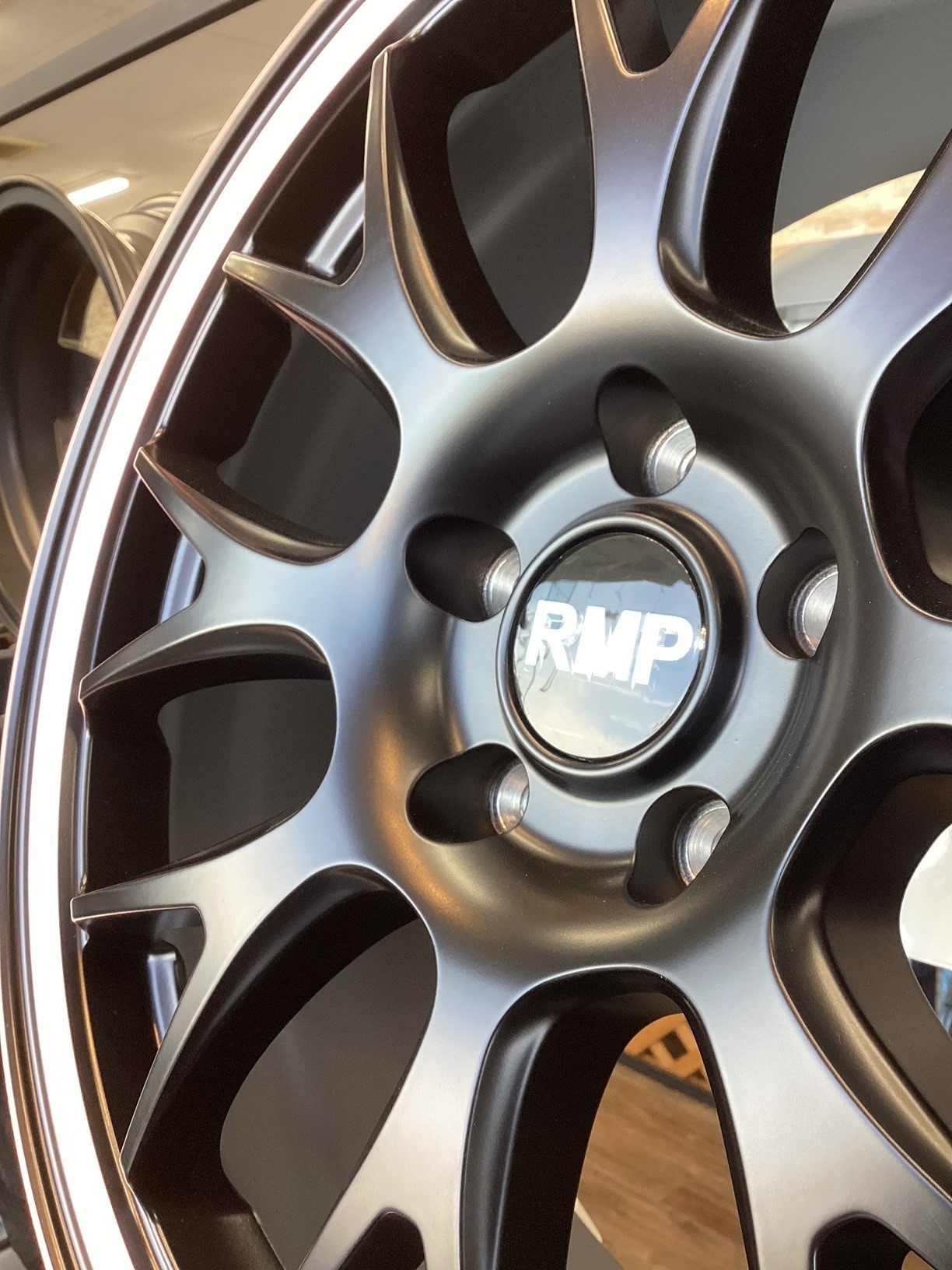 専門ページ RMP 820F 8.5-20 ホイール1本 RMP 820F（ハリアー80系専用