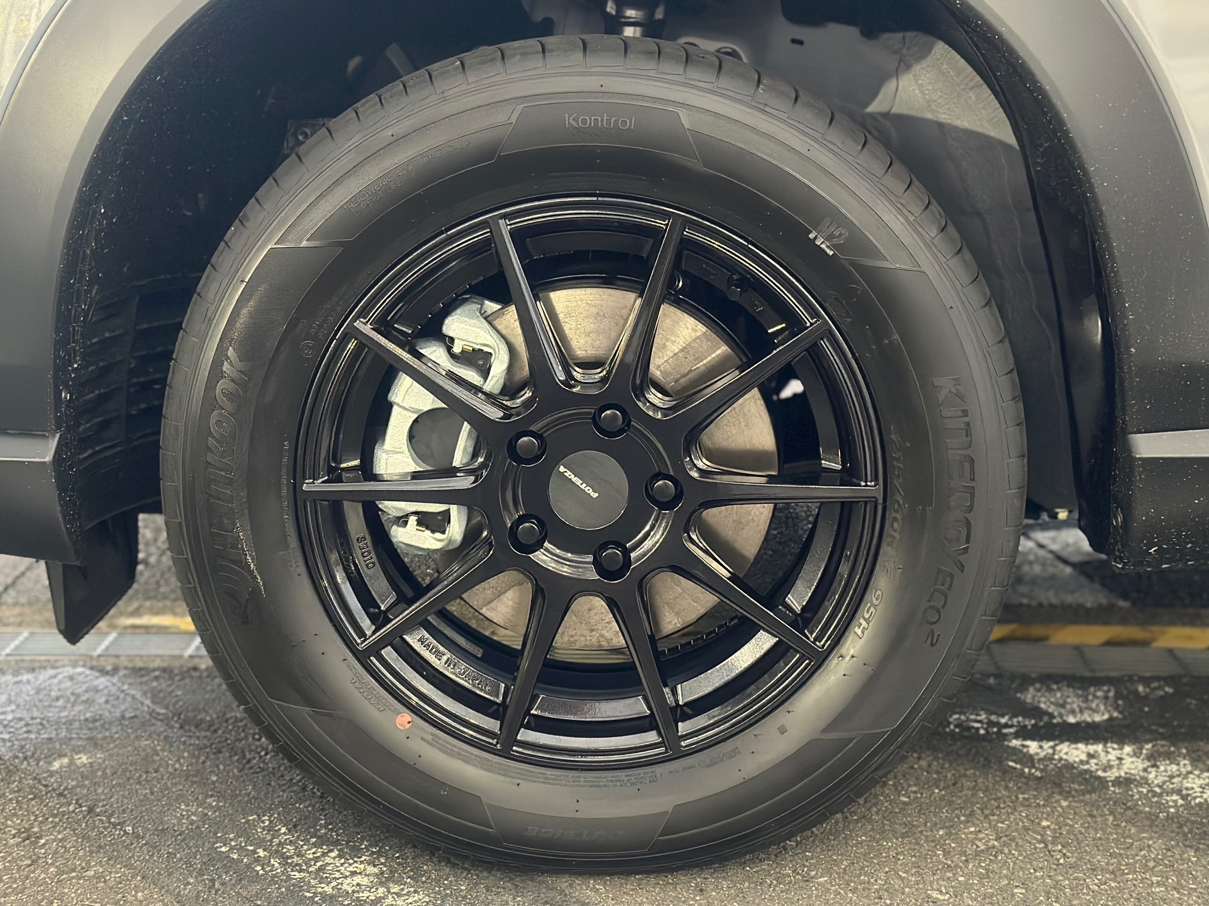 お花見の季節ですね〜＆ヴェゼル(RV5)にSW010の16インチ