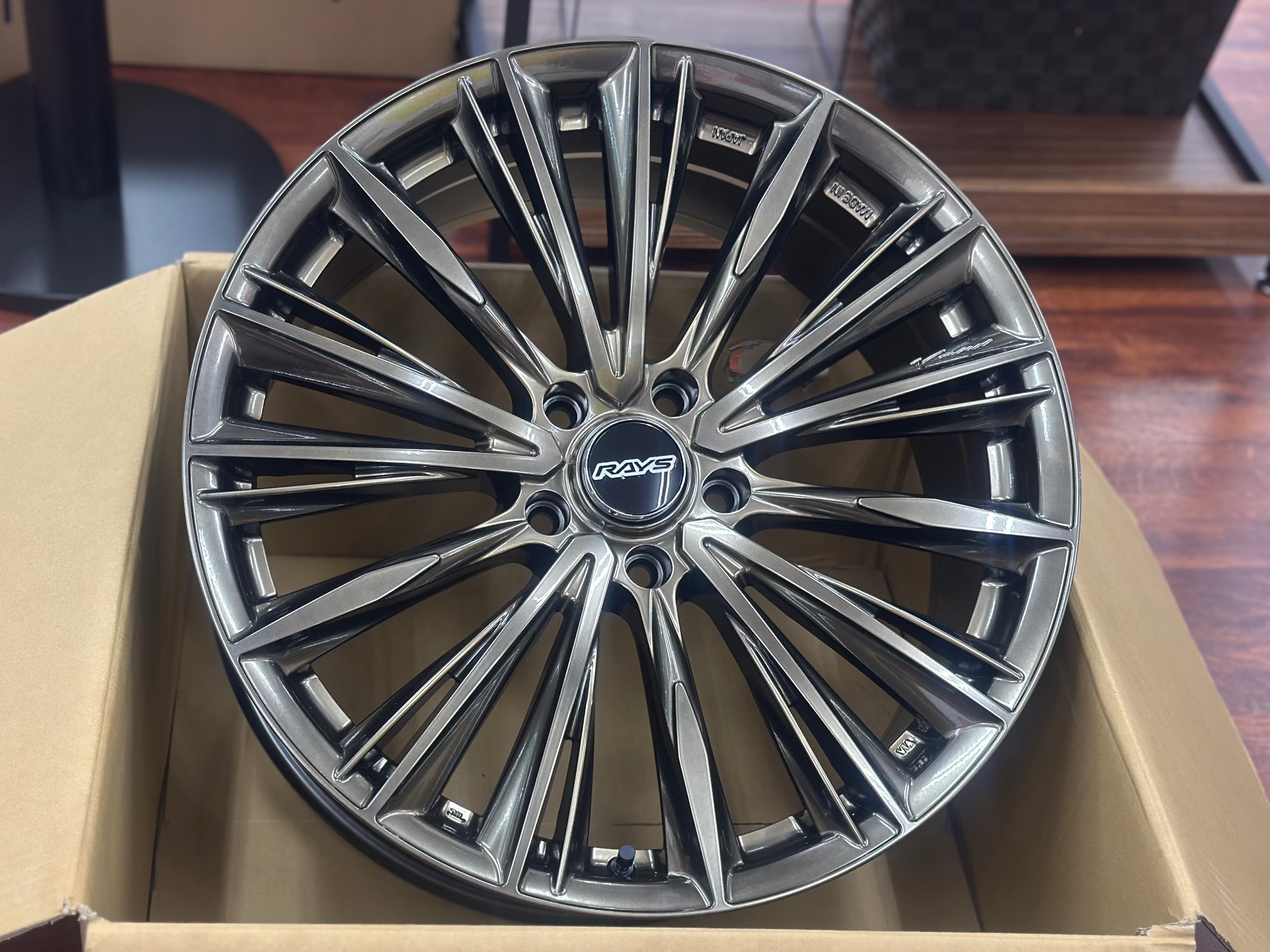 Yahoo!オークション - 中古美品 ZX4RR 前後タイヤホイールセット