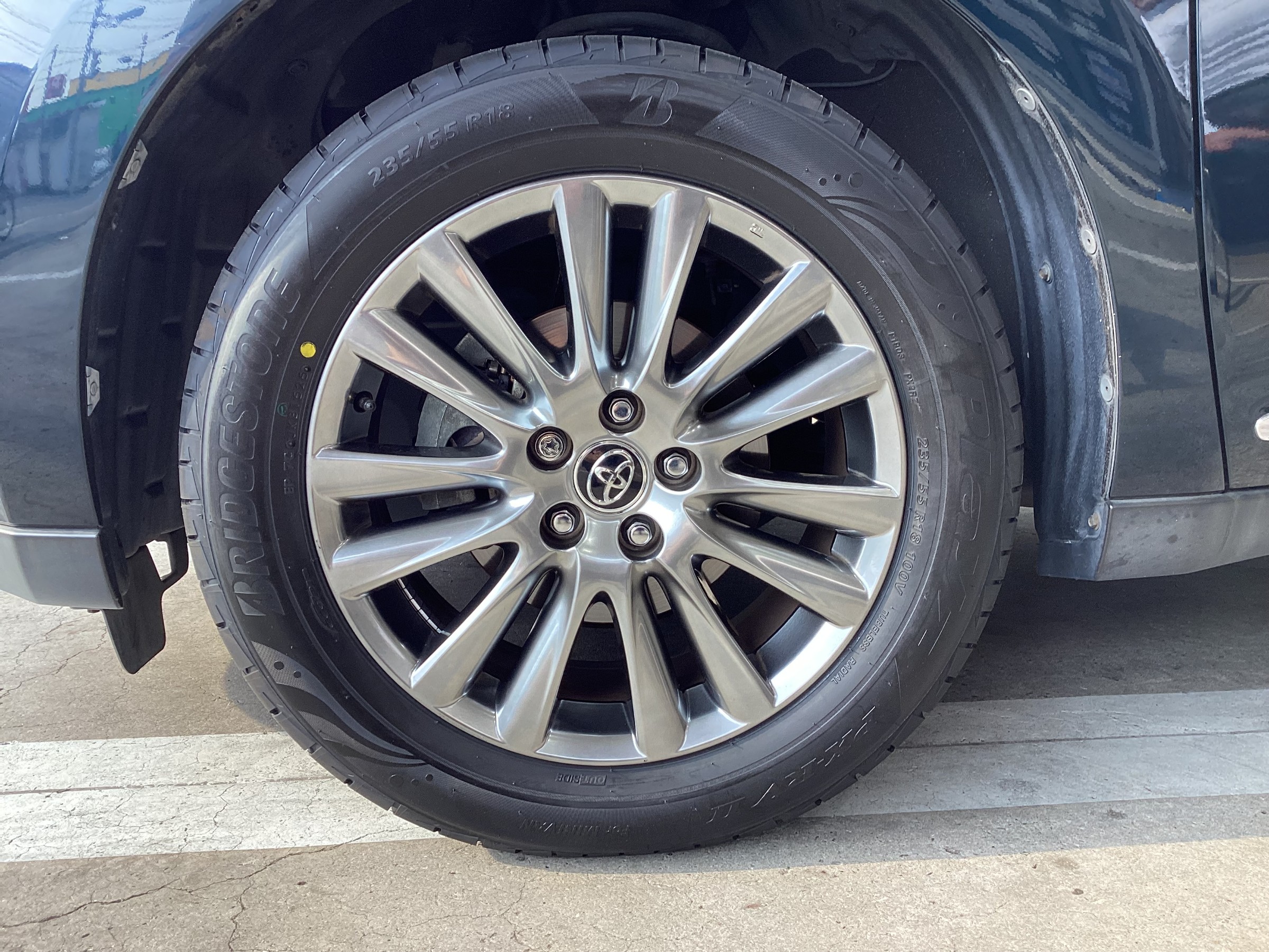 ☆彡mobox作業 トヨタ ハリアー プレイズPX-RVⅡ 235/55R18 タイヤ交換