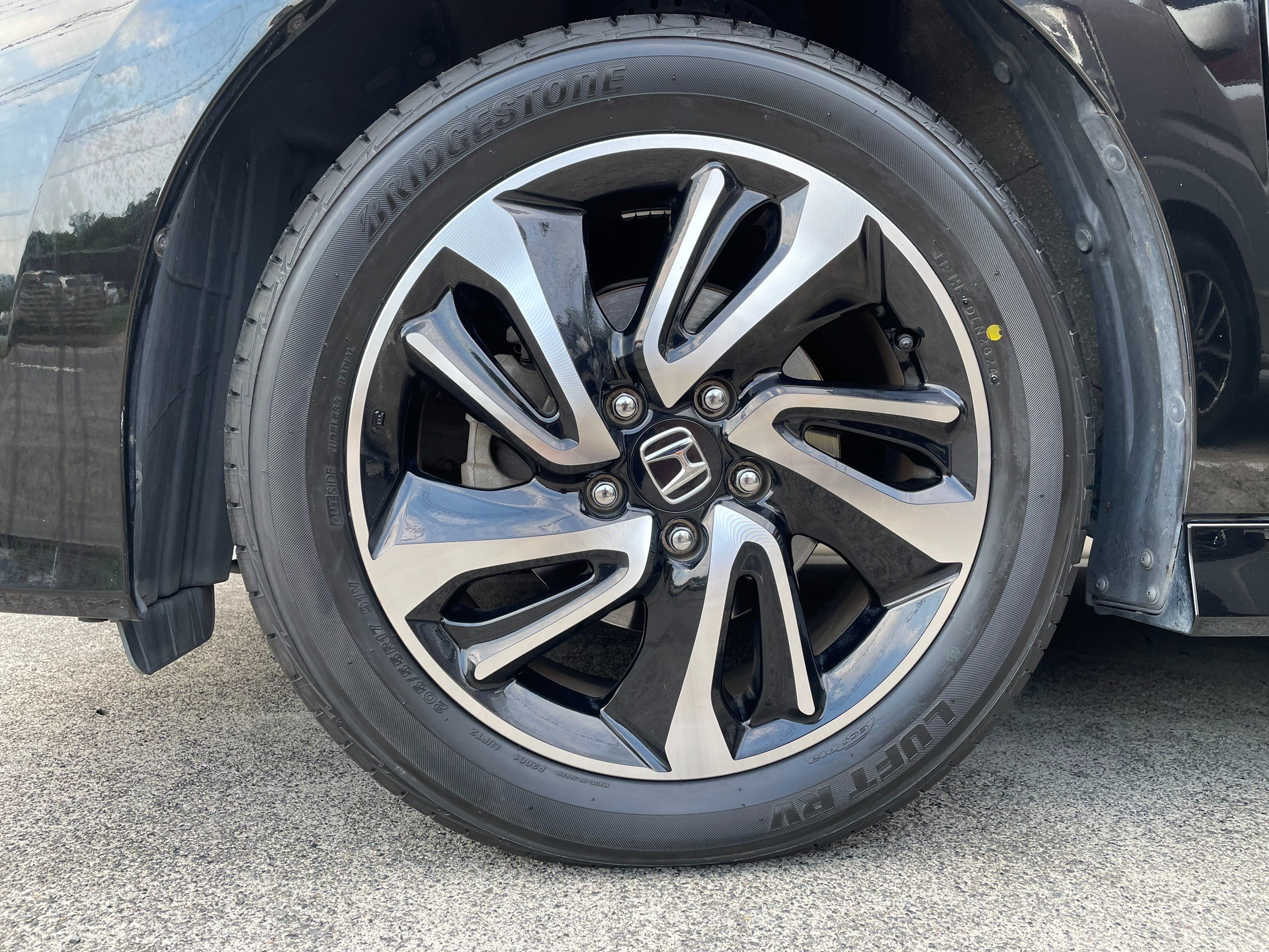 ステップワゴンのタイヤ交換をさせていただきました！ | ホンダ