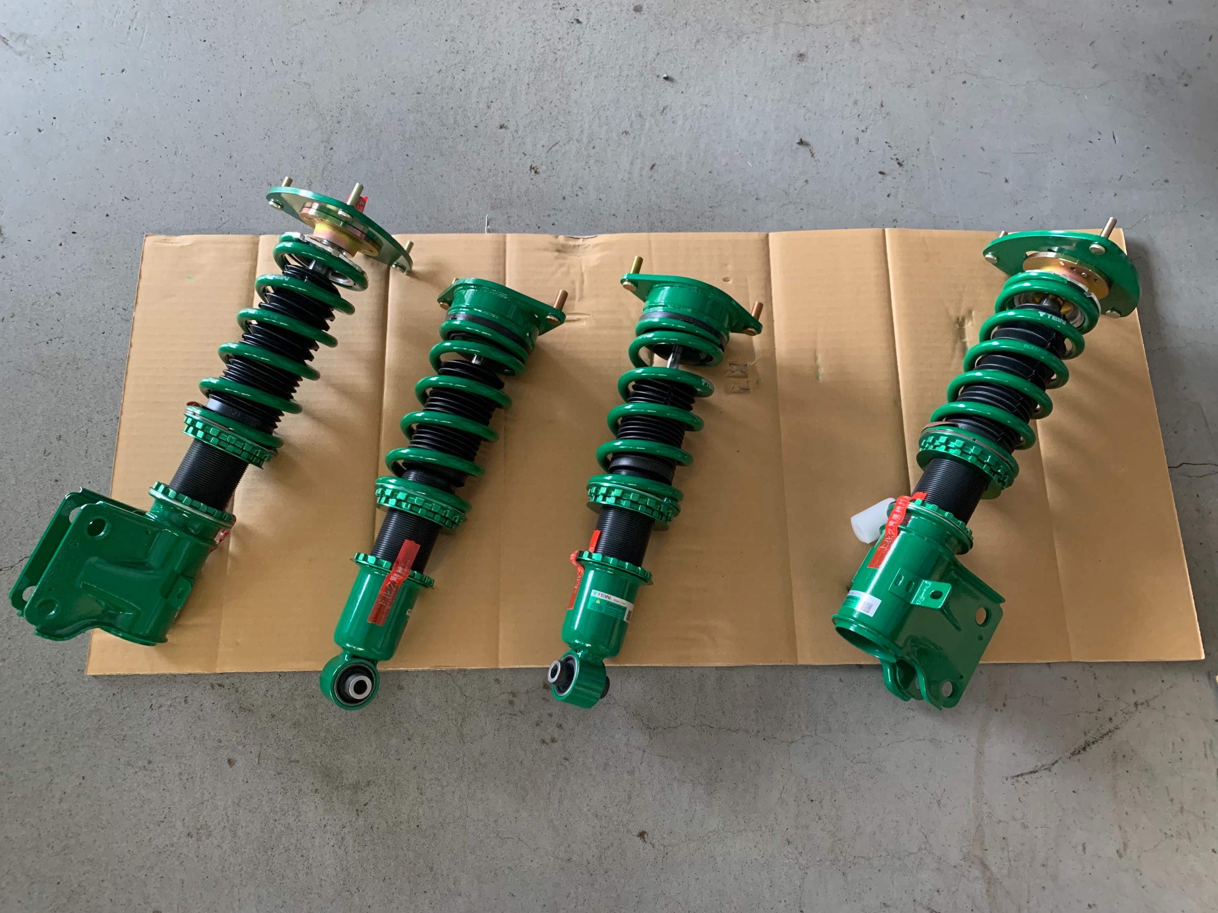 TEIN 車高調　フロント　L275 TEIN 車高調 フロント L275 ダイハツ・エッセ☆TEIN車高調の取り付け