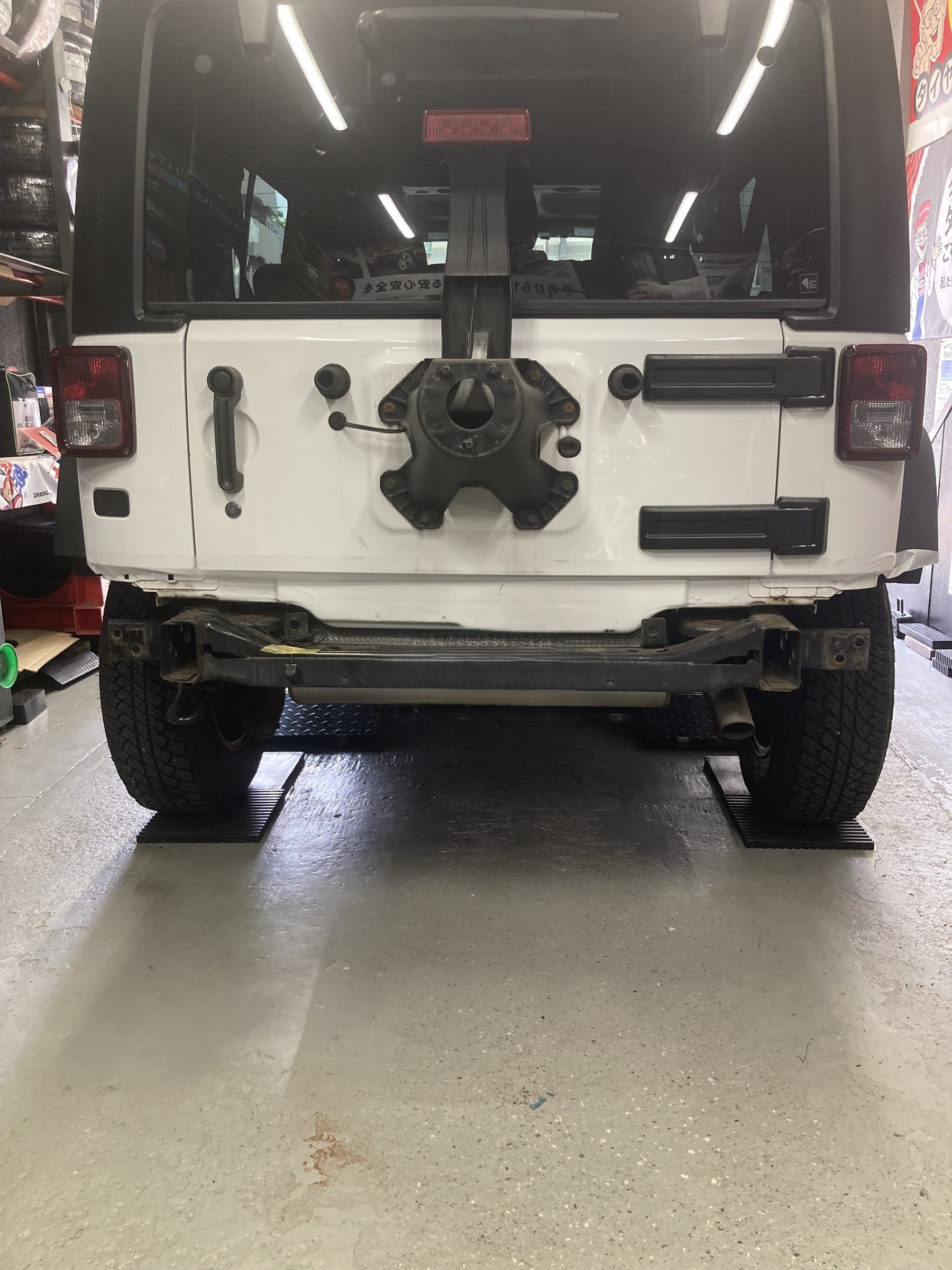 JKラングラー リアバンパー交換 | クライスラー Jeep