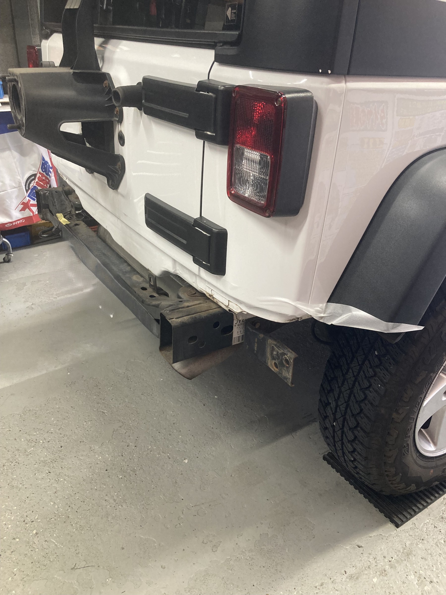 JKラングラー リアバンパー交換 | クライスラー Jeep