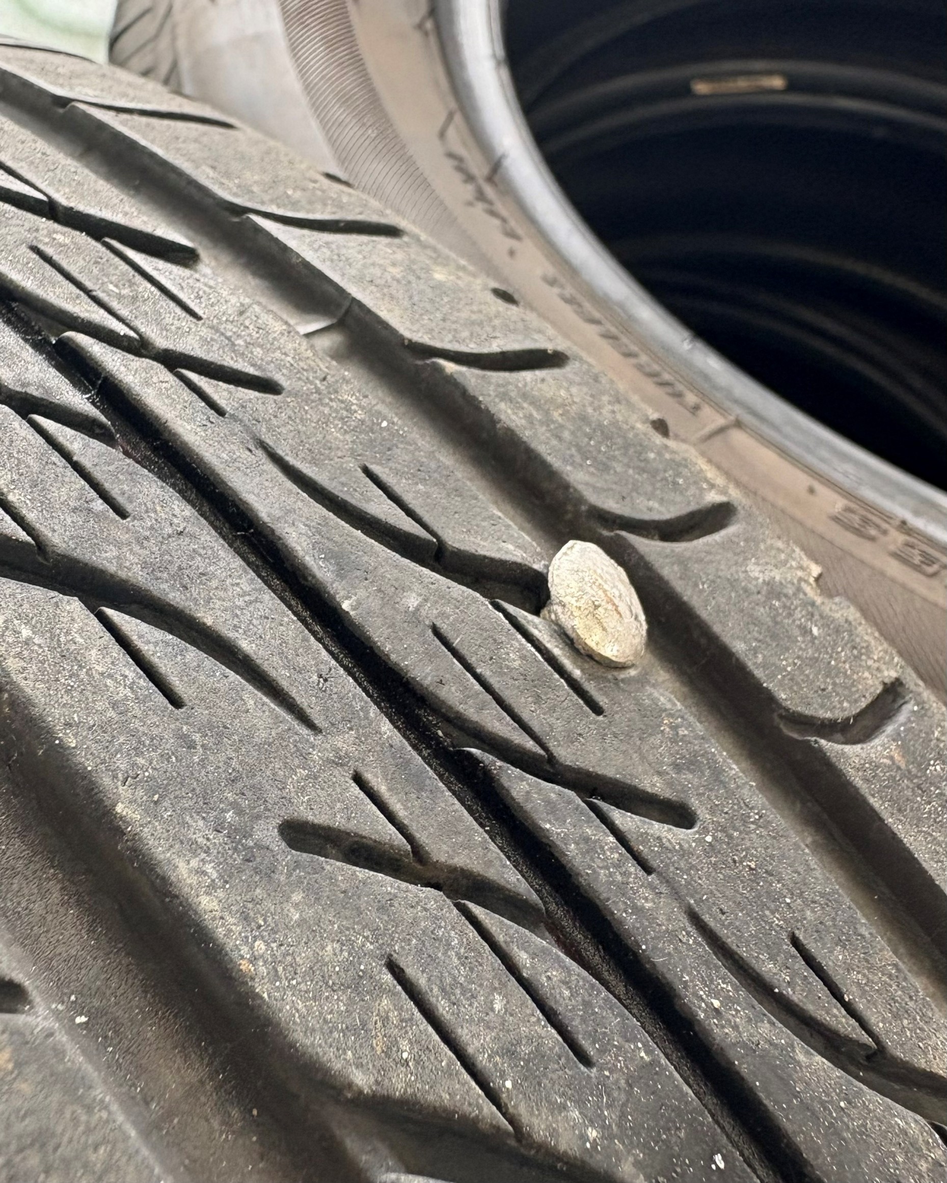 釘が刺さったパンク | スタッフ日記 | ミスタータイヤマン ひがしね店