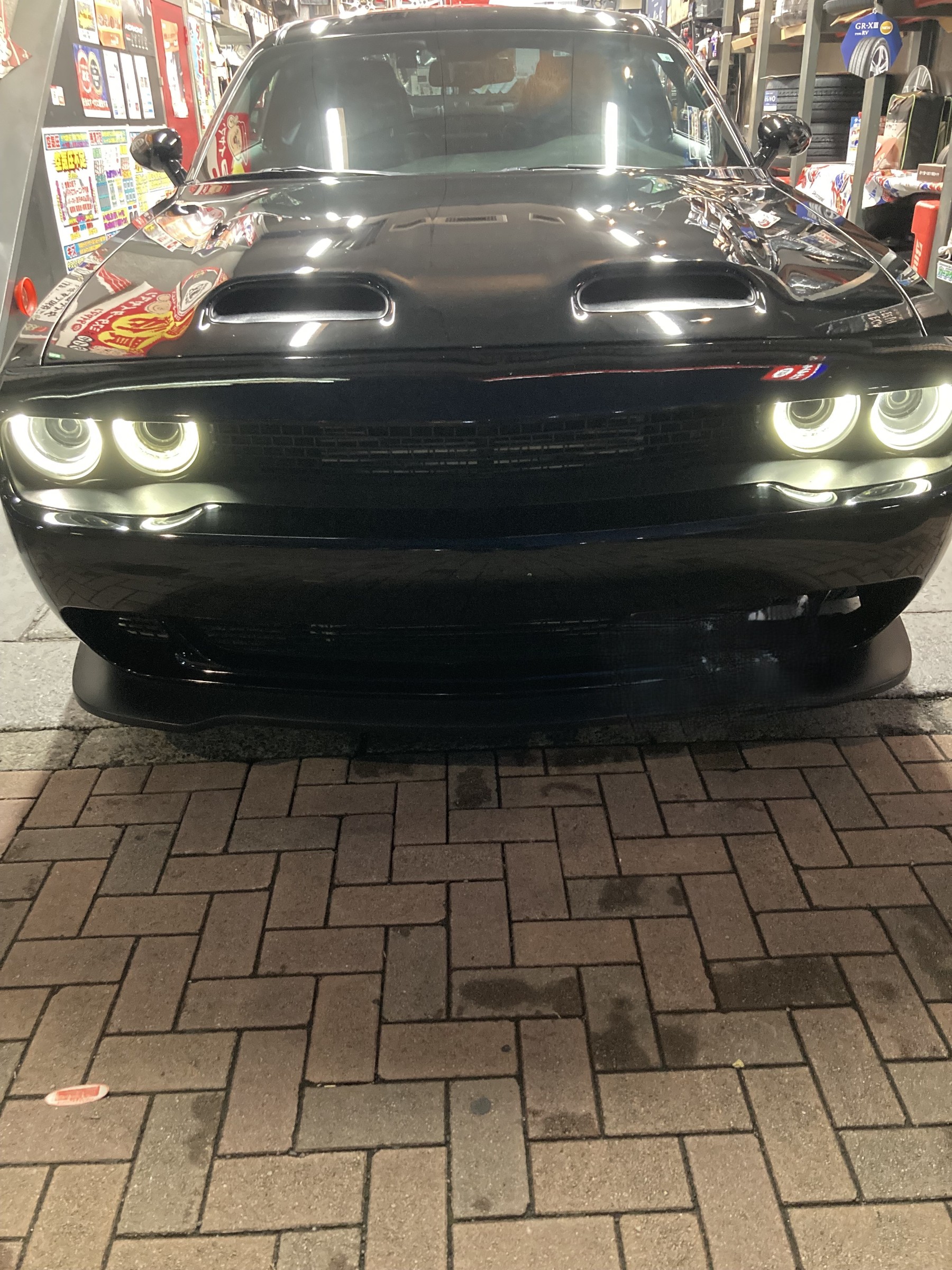 ダッジ チャレンジャー タイヤ交換 | スタッフ日記 | ミスター