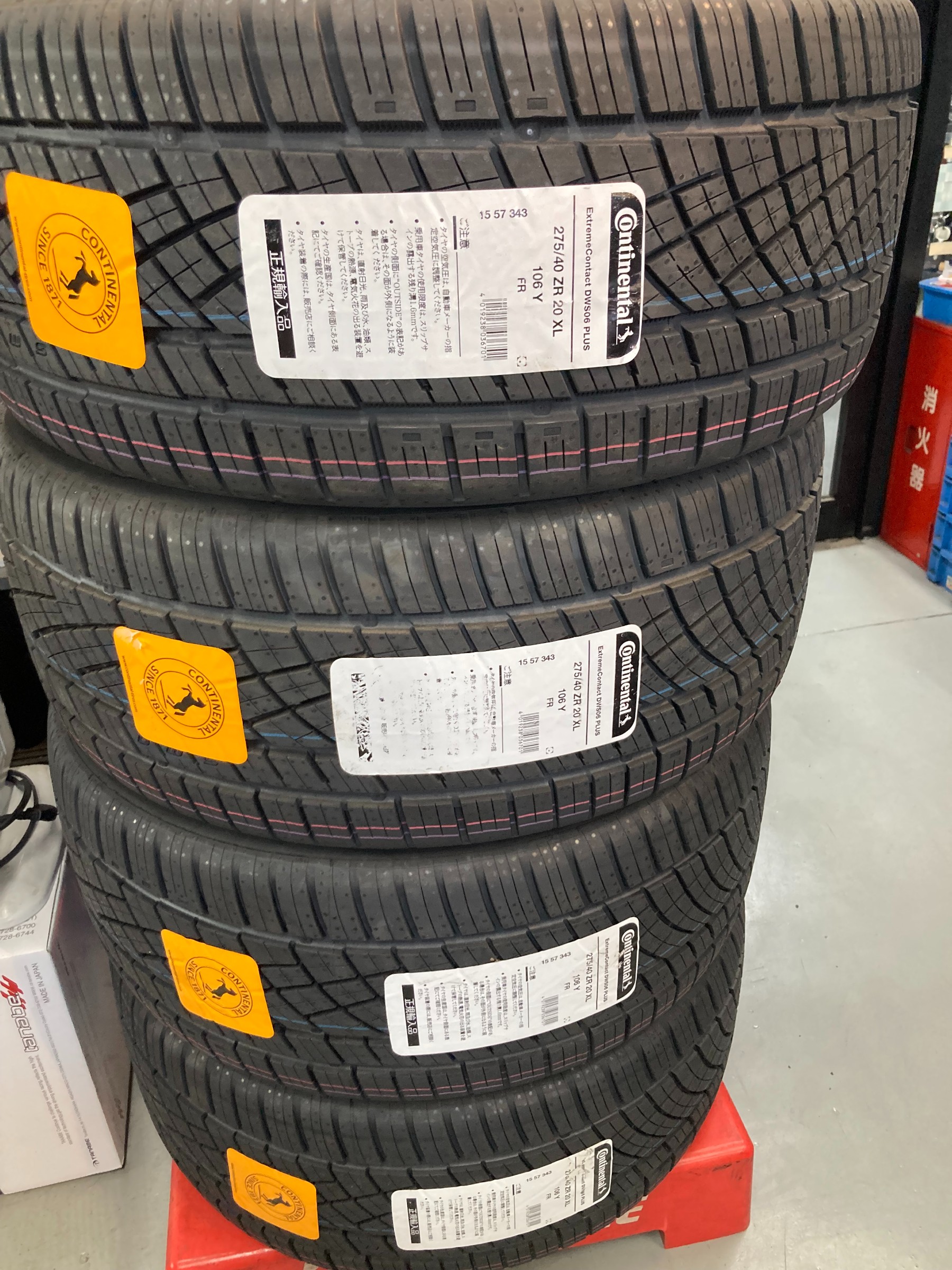 ダッジ チャレンジャー タイヤ交換 | スタッフ日記 | ミスター