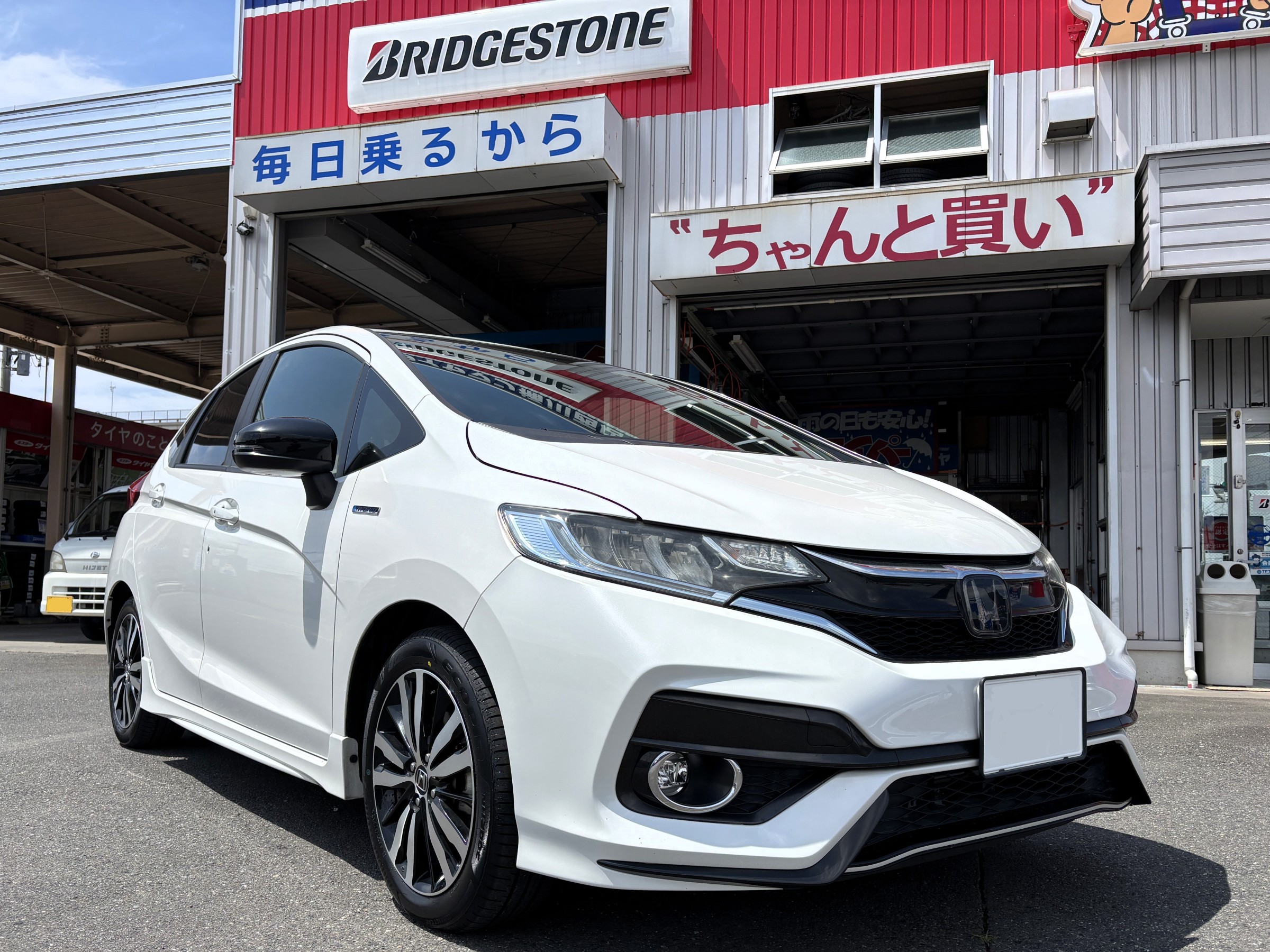 エコピア　ブリジストン　フィット用ホイールも ホンダ フィットにブリヂストン ECOPIA NH200Cを装着[タイヤ交換