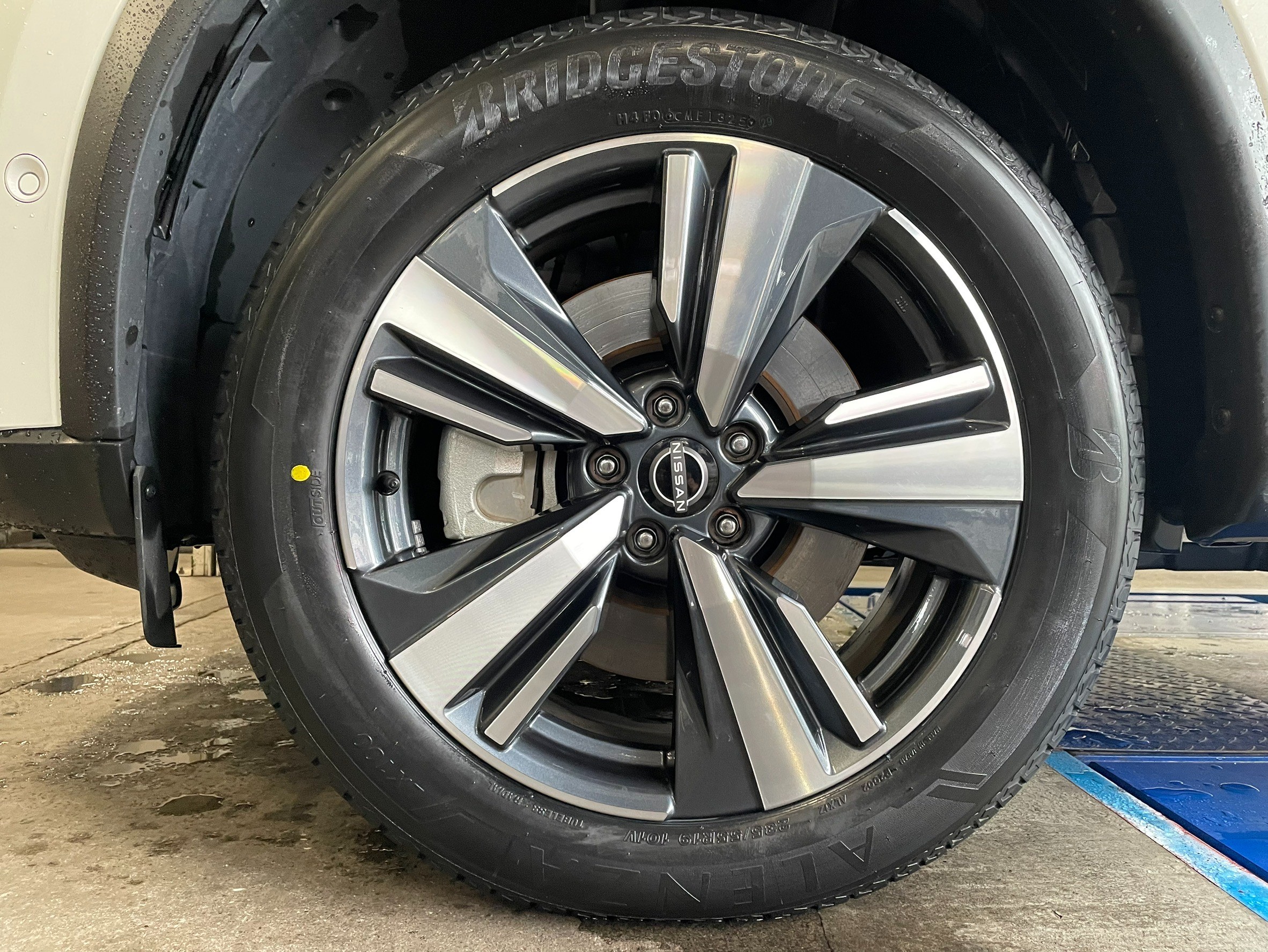 新型エクストレイルにALENZA LX100装着させていただきました！ | 日産