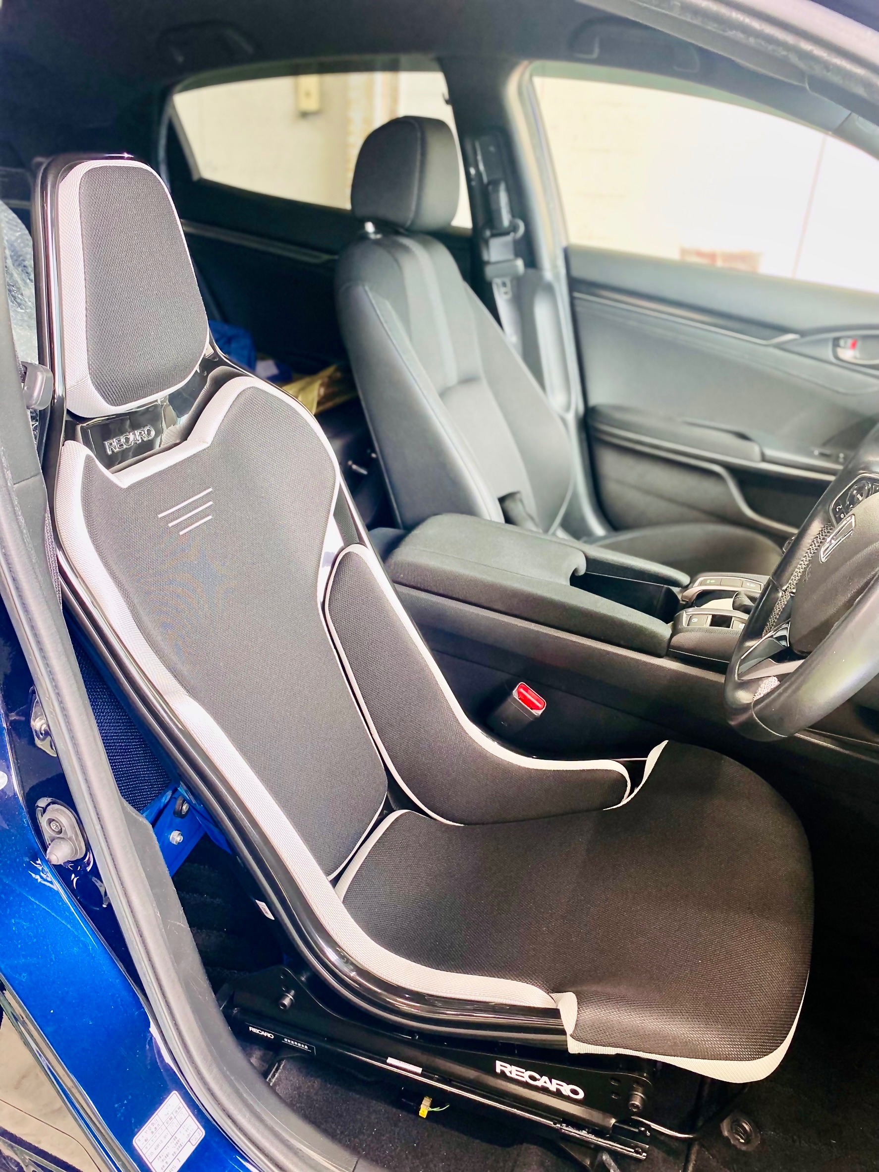 RECARO》 ゴリゴリじゃないフルバケもある。FK7シビックにRCS装着