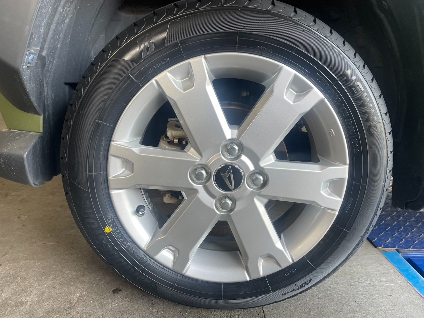 ダイハツ タフトのタイヤ交換 | ダイハツ タフト タイヤ タイヤ