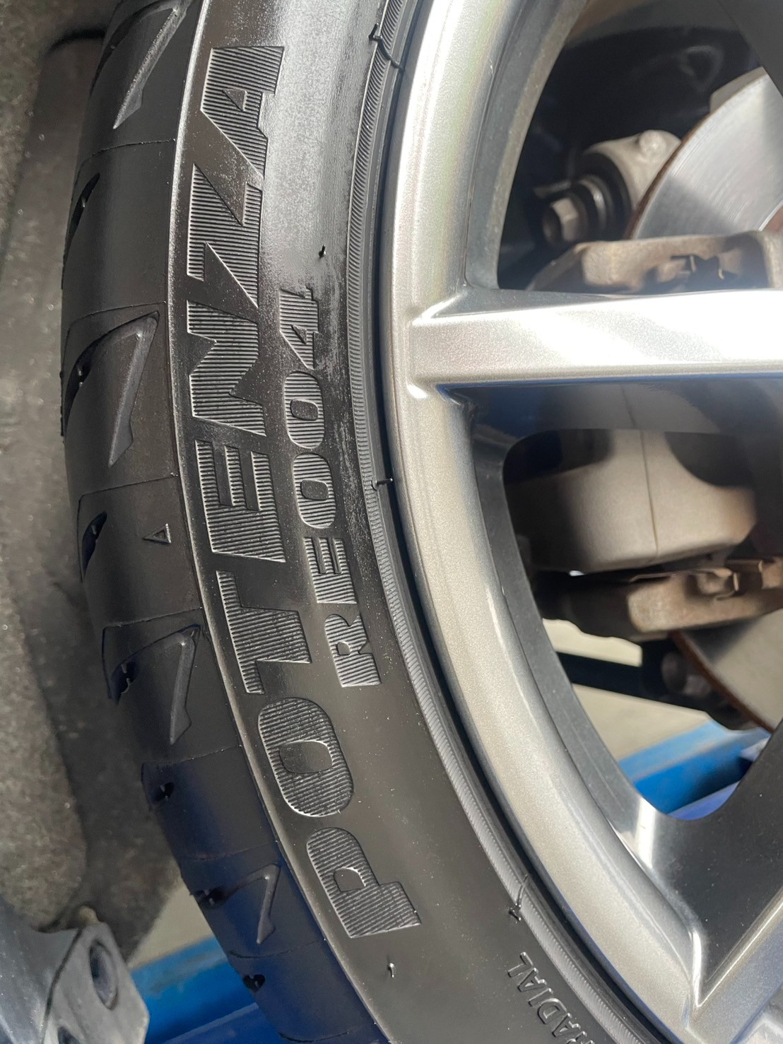 ロードスターにAdrenalin RE004へタイヤ交換をさせていただきました