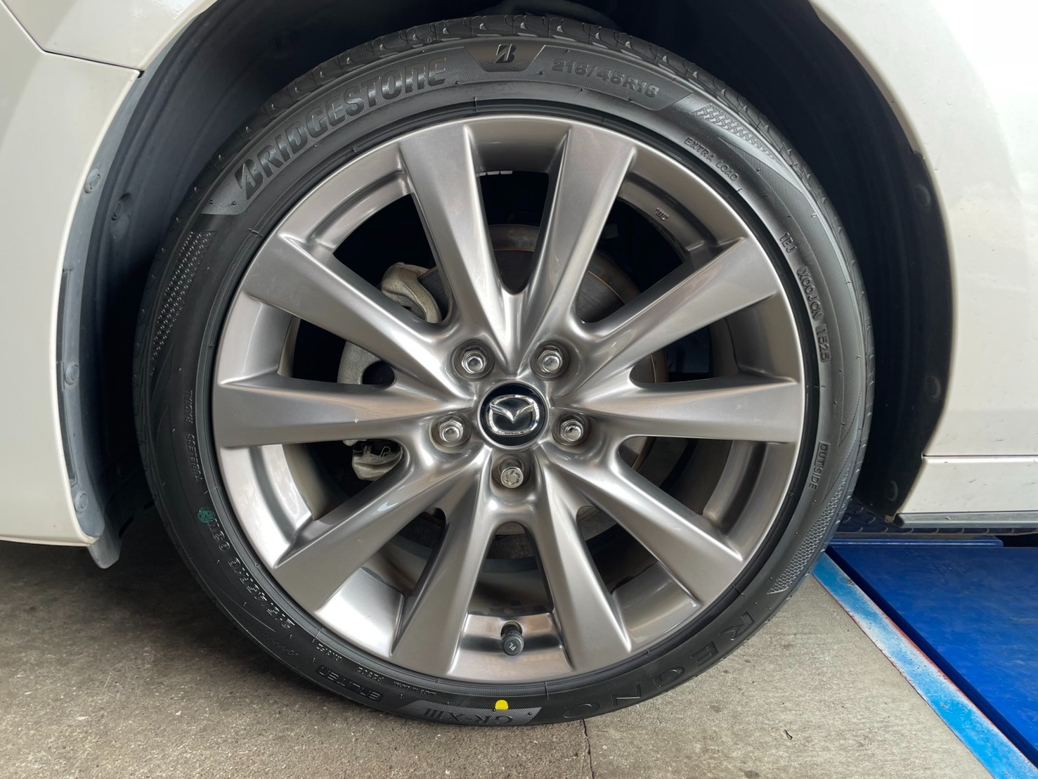 マツダ3にREGNOを装着させていただきました | マツダ マツダ3 タイヤ