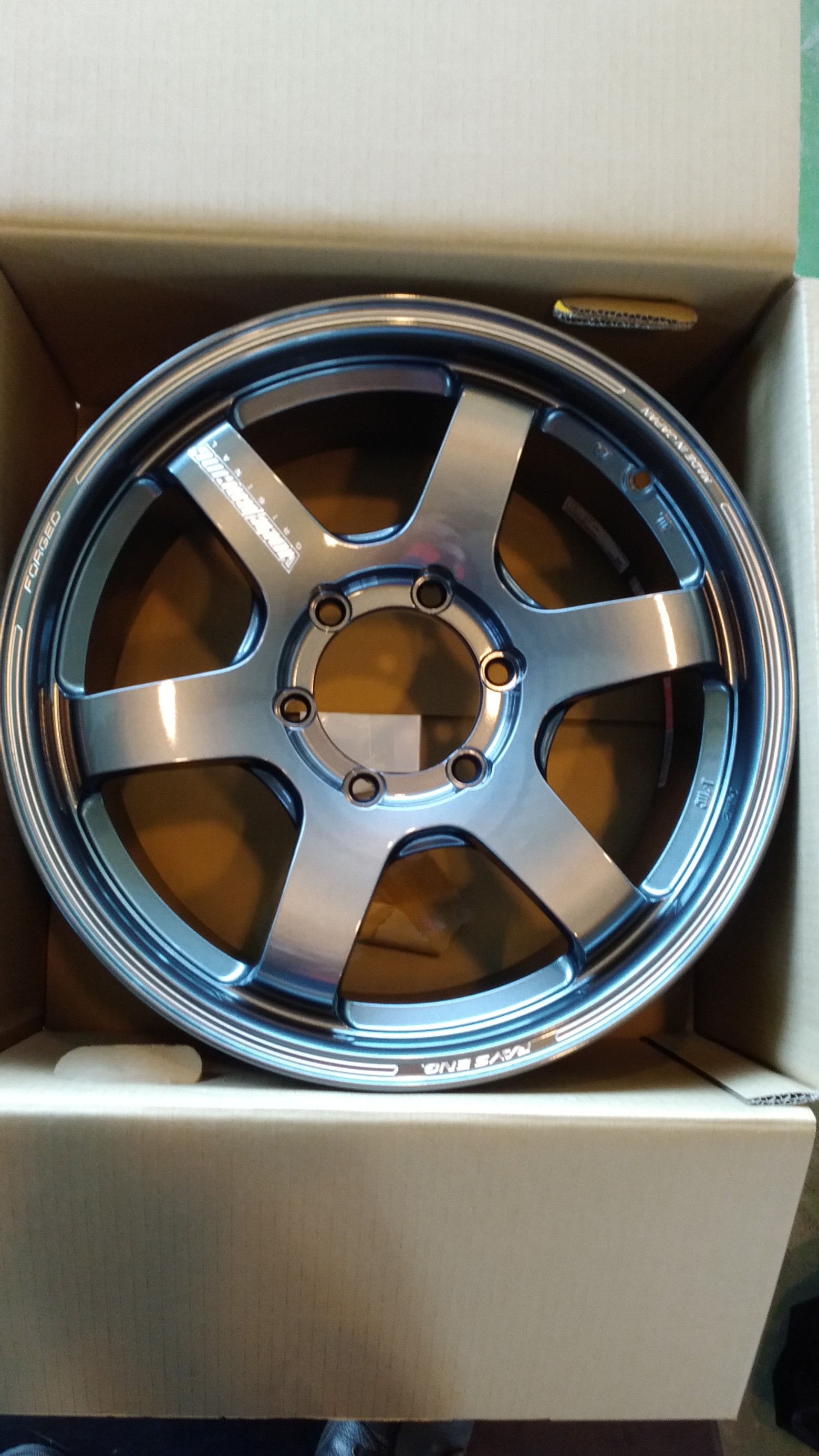 トヨタ ハイエース ✖ RAYS（レイズ） VOLKRACING TE37SB