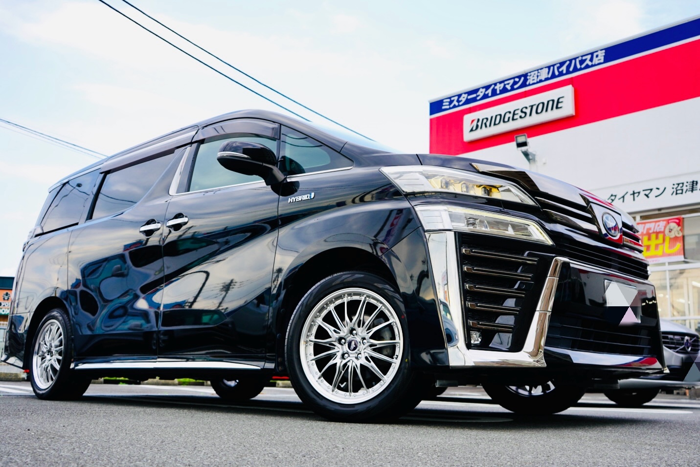 TOPY】軽快さと力強さと高級感！！30ヴェルファイアにヒューヴァーの18