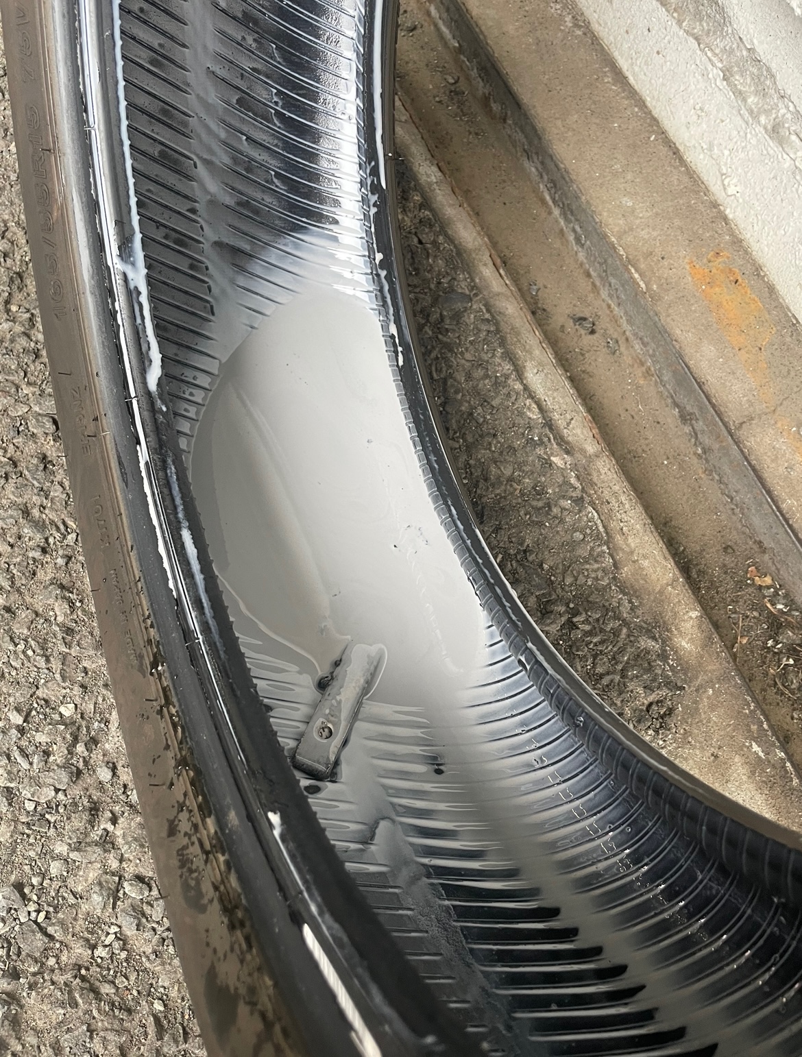 パンク修理できない事例 ～穴が大きすぎる＆修理材使用～ | 作業日記