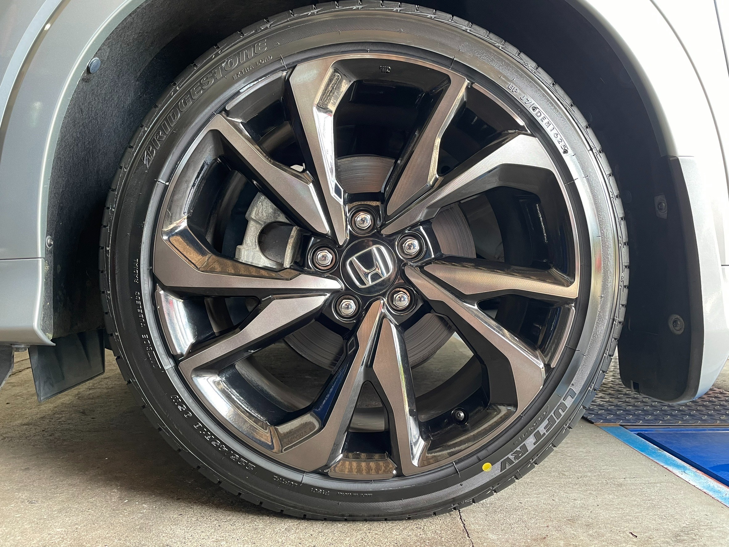 ぽんたろう ホンダヴェゼルのタイヤ交換をさせていただきました！ | ホンダ