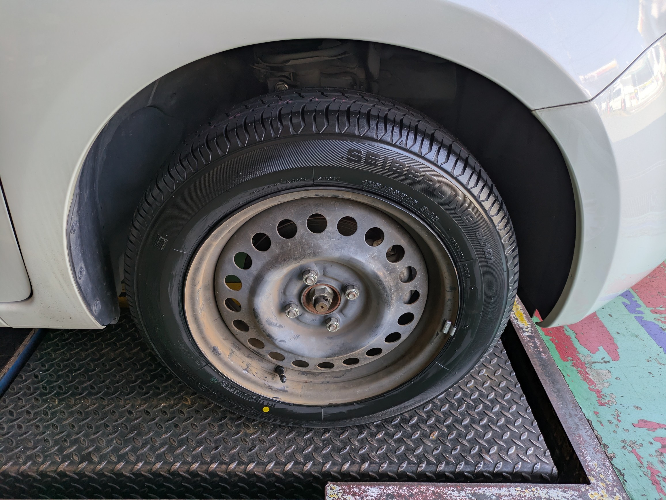 カリン　タイヤホイール１本　② 87053a76-s.jpg