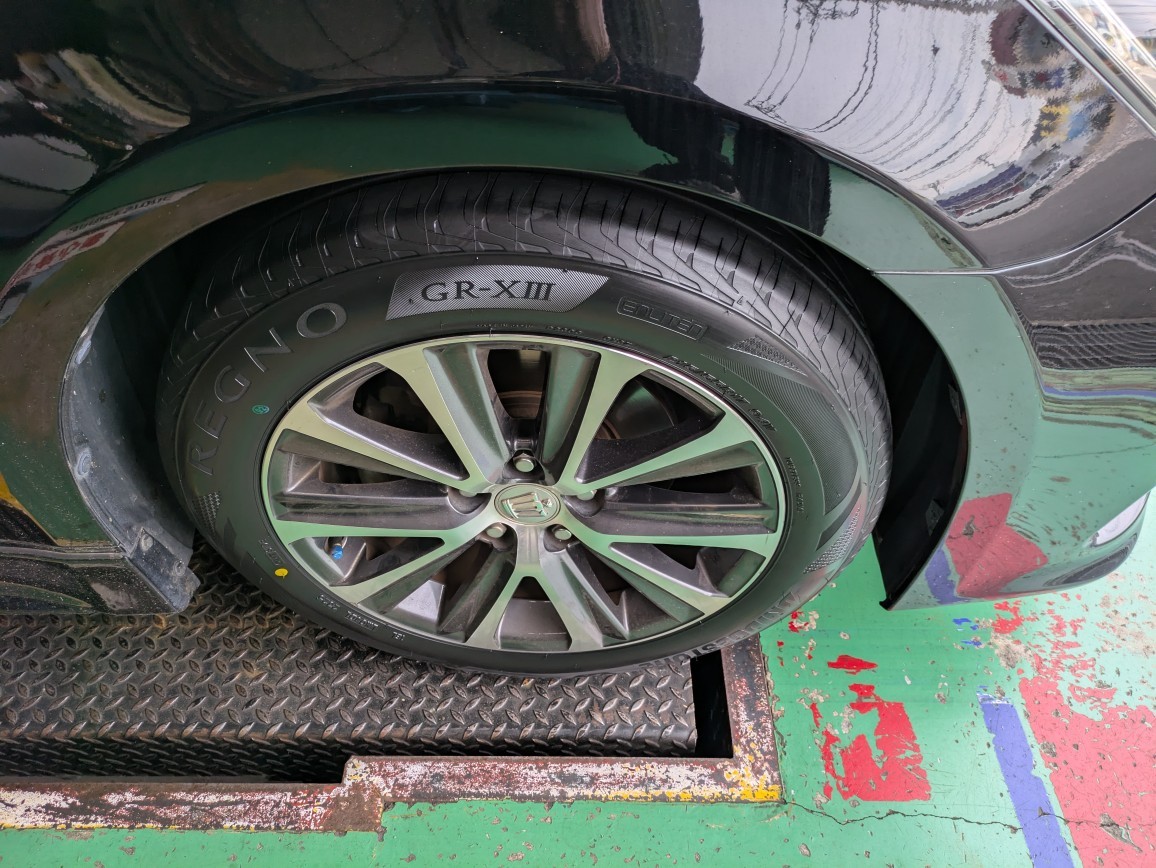 215/55R17ブリヂストンレグノGR-XⅡ 4本バリ溝 215/55R17