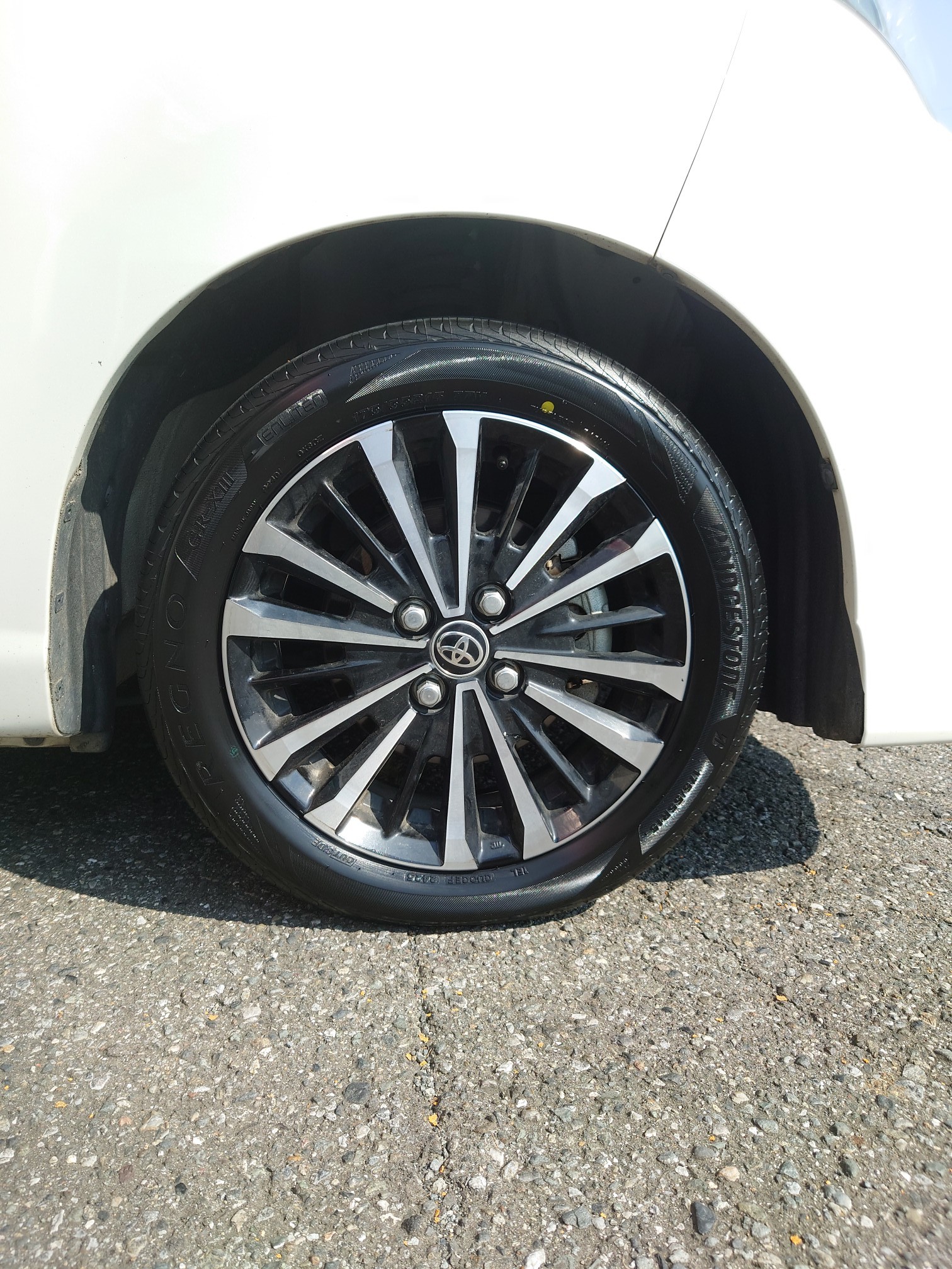 トヨタ ルーミー レグノ GR-XⅢ（ジーアールクロススリー） 175/55R15